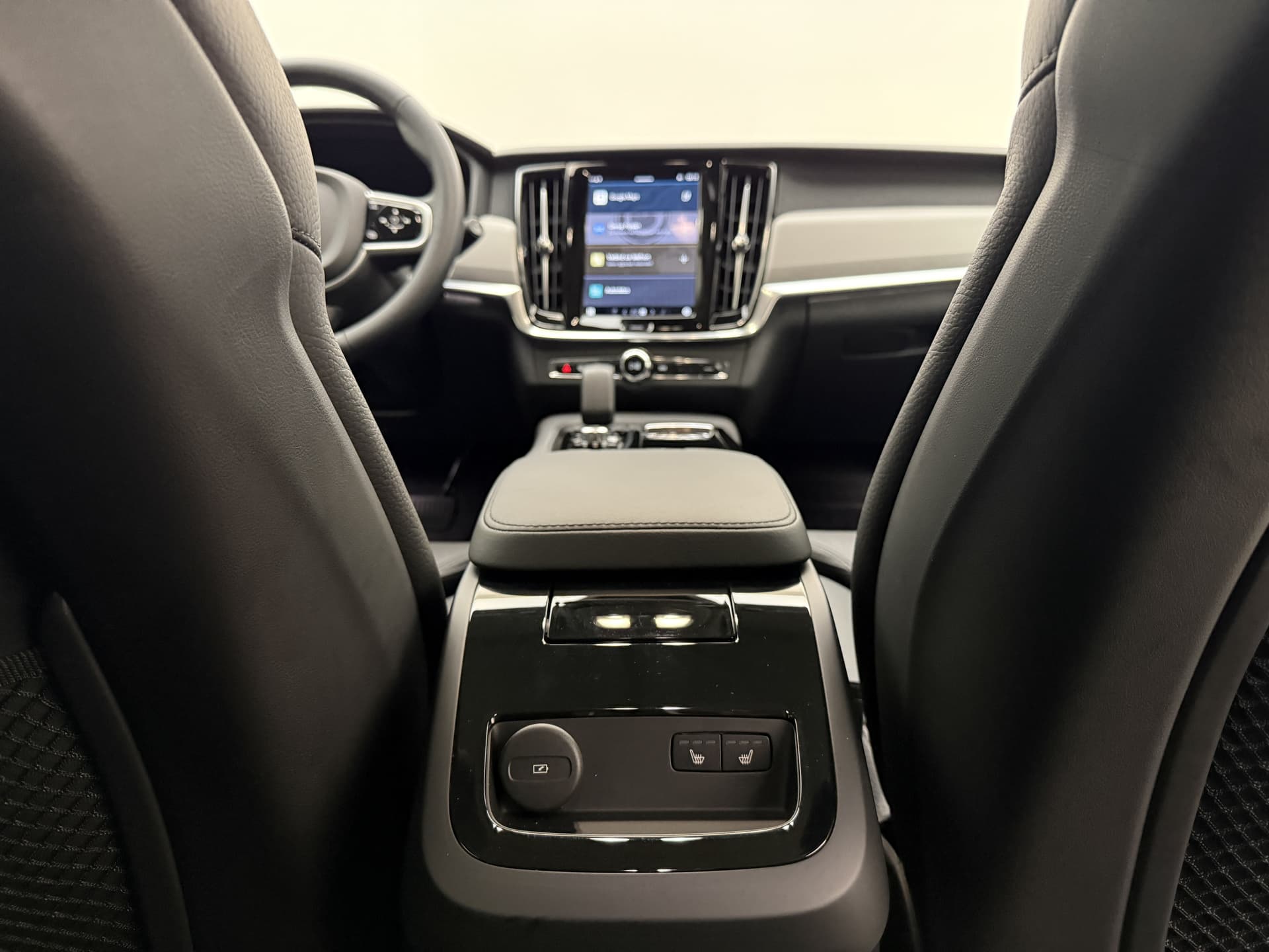 Volvo V90 T6 350pk AWD Plus Dark / 360 Camera / Full-LED / El. Trekhaak / Getint glas / El. Stoelen / Harman&Kardon Audio / 19'' / ACC / BLIS / Stoel + Stuurw. Verwarming / thumbnail 29