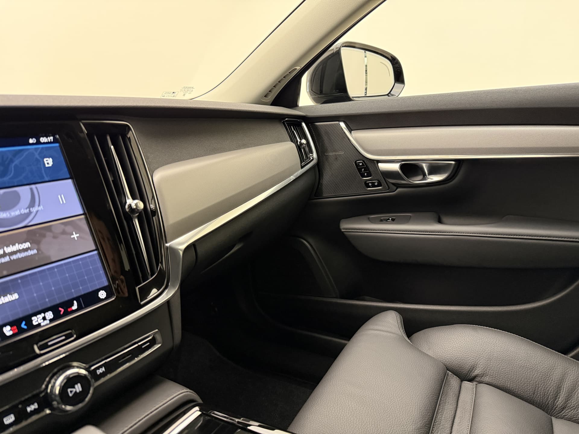 Volvo V90 T6 350pk AWD Plus Dark / 360 Camera / Full-LED / El. Trekhaak / Getint glas / El. Stoelen / Harman&Kardon Audio / 19'' / ACC / BLIS / Stoel + Stuurw. Verwarming / thumbnail 39
