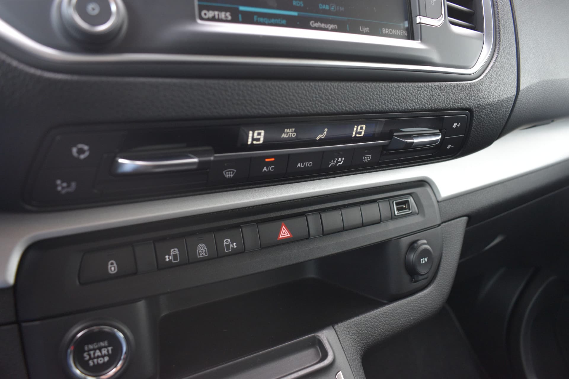 Peugeot E-Traveller 75 kwh Long thumbnail 12