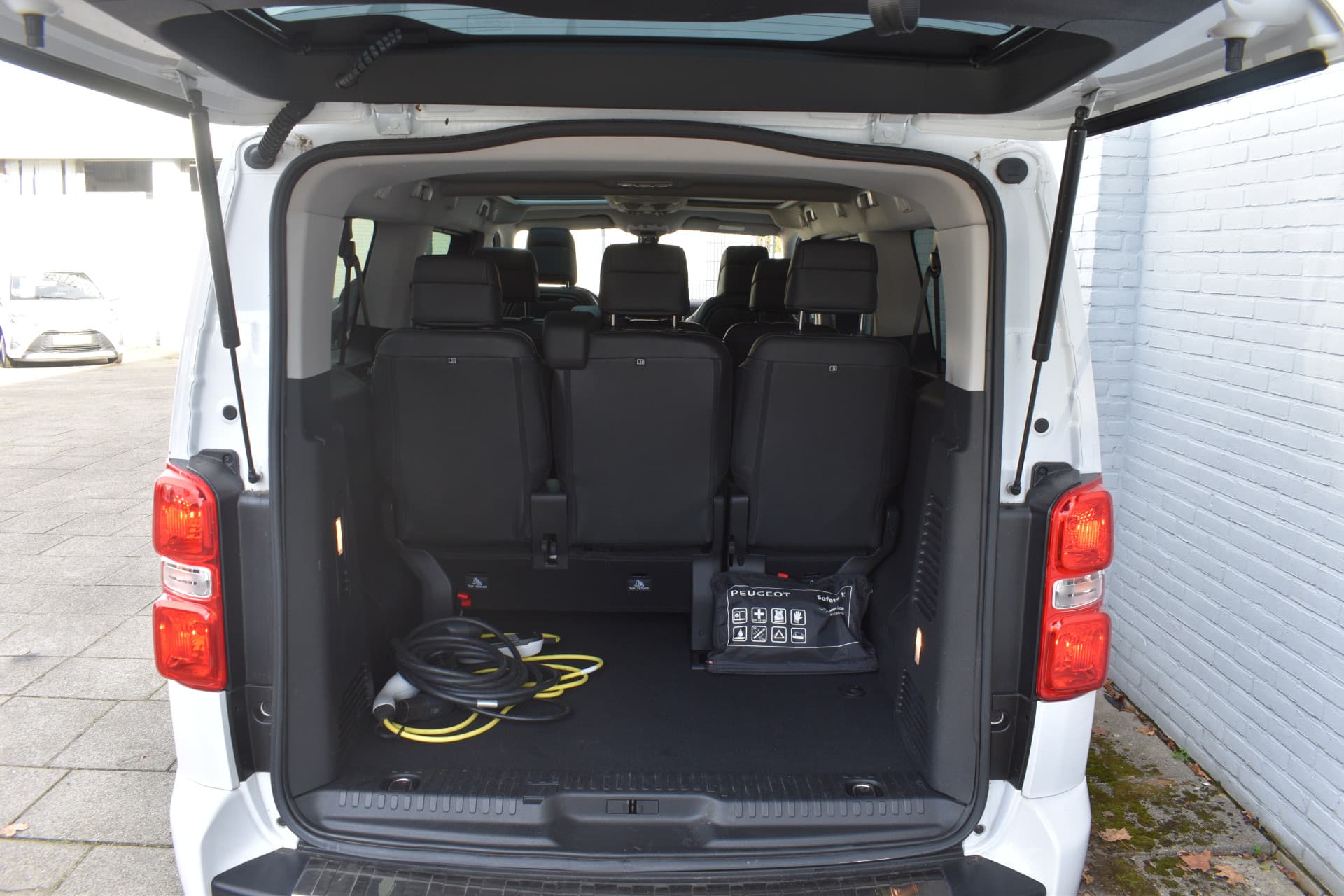 Peugeot E-Traveller 75 kwh Long thumbnail 23