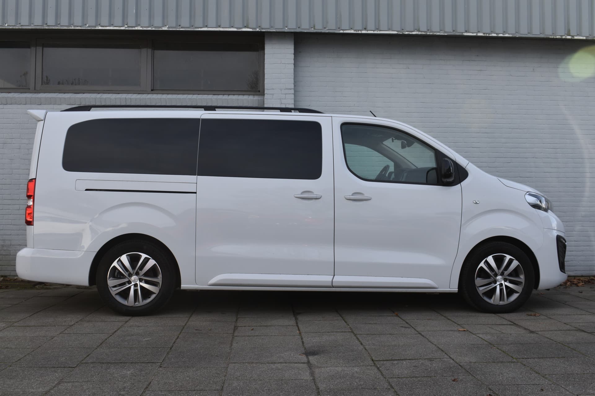Peugeot E-Traveller 75 kwh Long thumbnail 28