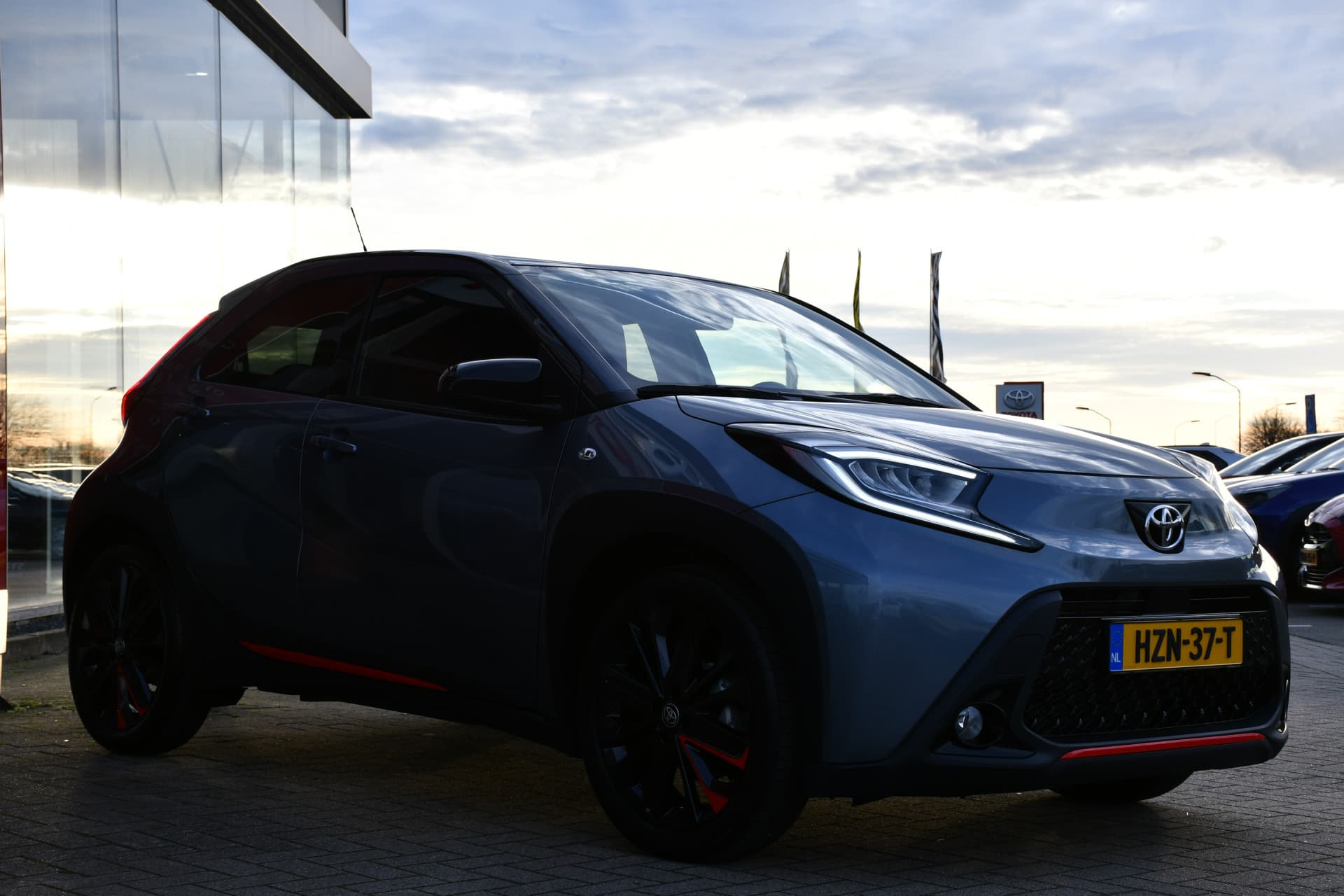 Toyota Aygo X 1.0 VVT-i S-CVT Undercover Jun Takahashi Limited Automaat 72pk thumbnail 9