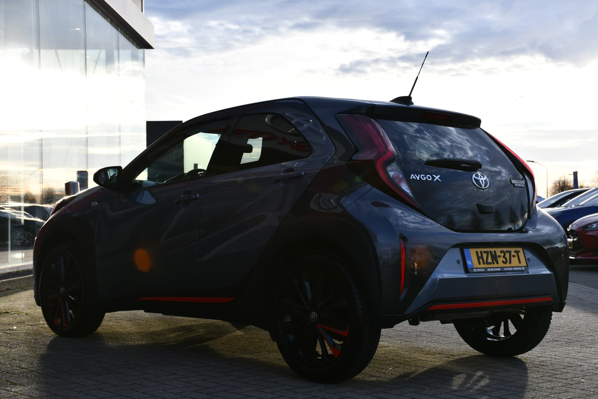 Toyota Aygo X 1.0 VVT-i S-CVT Undercover Jun Takahashi Limited Automaat 72pk thumbnail 11