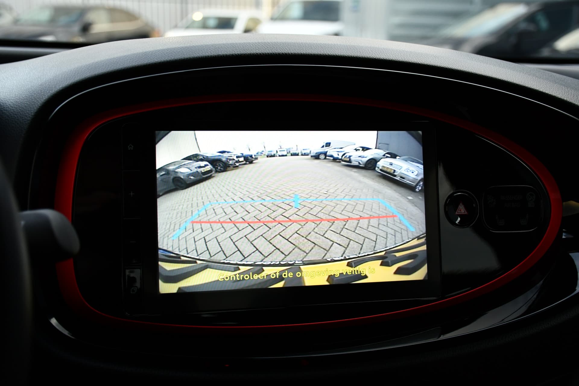 Toyota Aygo X 1.0 VVT-i S-CVT Undercover Jun Takahashi Limited Automaat 72pk thumbnail 12