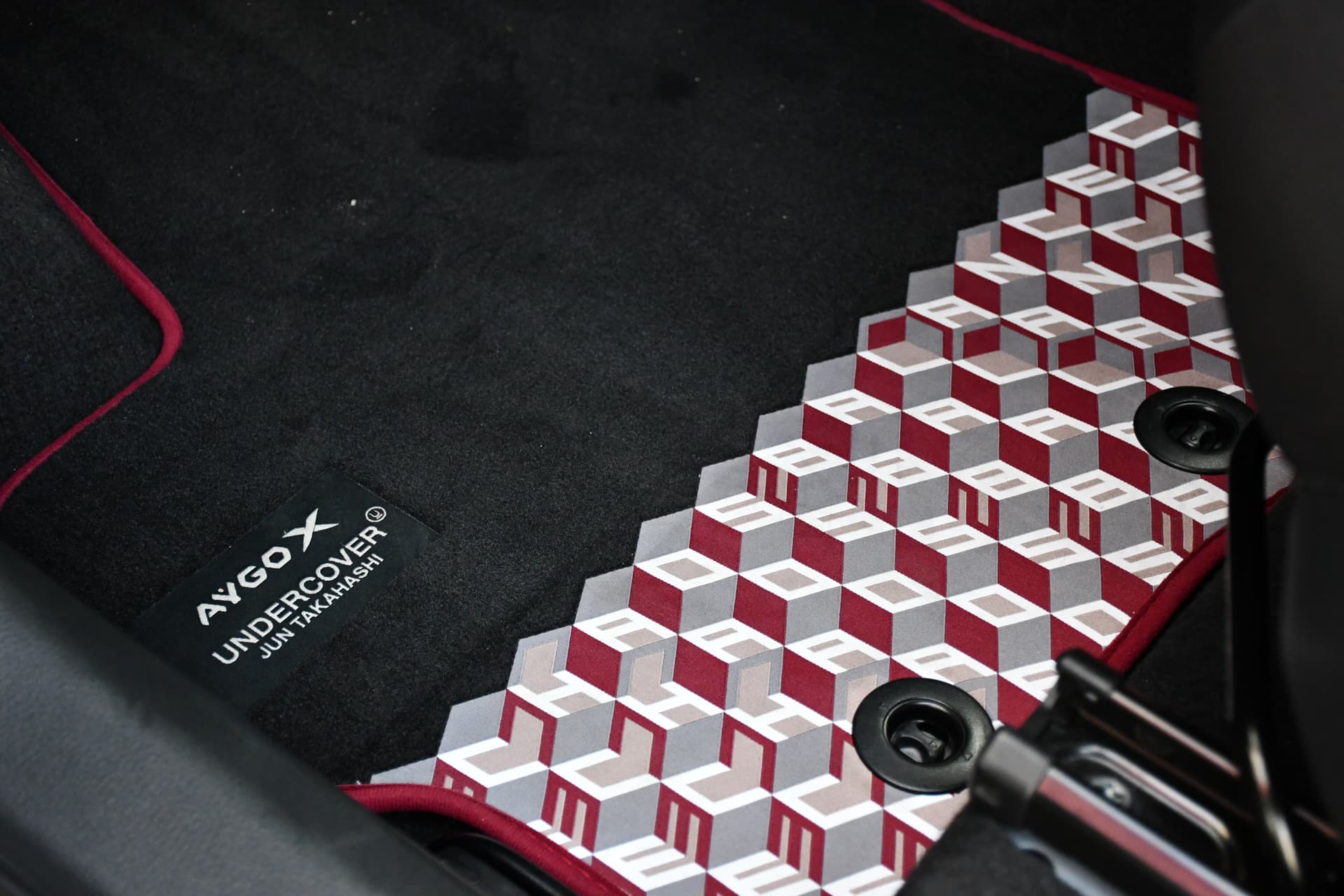 Toyota Aygo X 1.0 VVT-i S-CVT Undercover Jun Takahashi Limited Automaat 72pk thumbnail 20