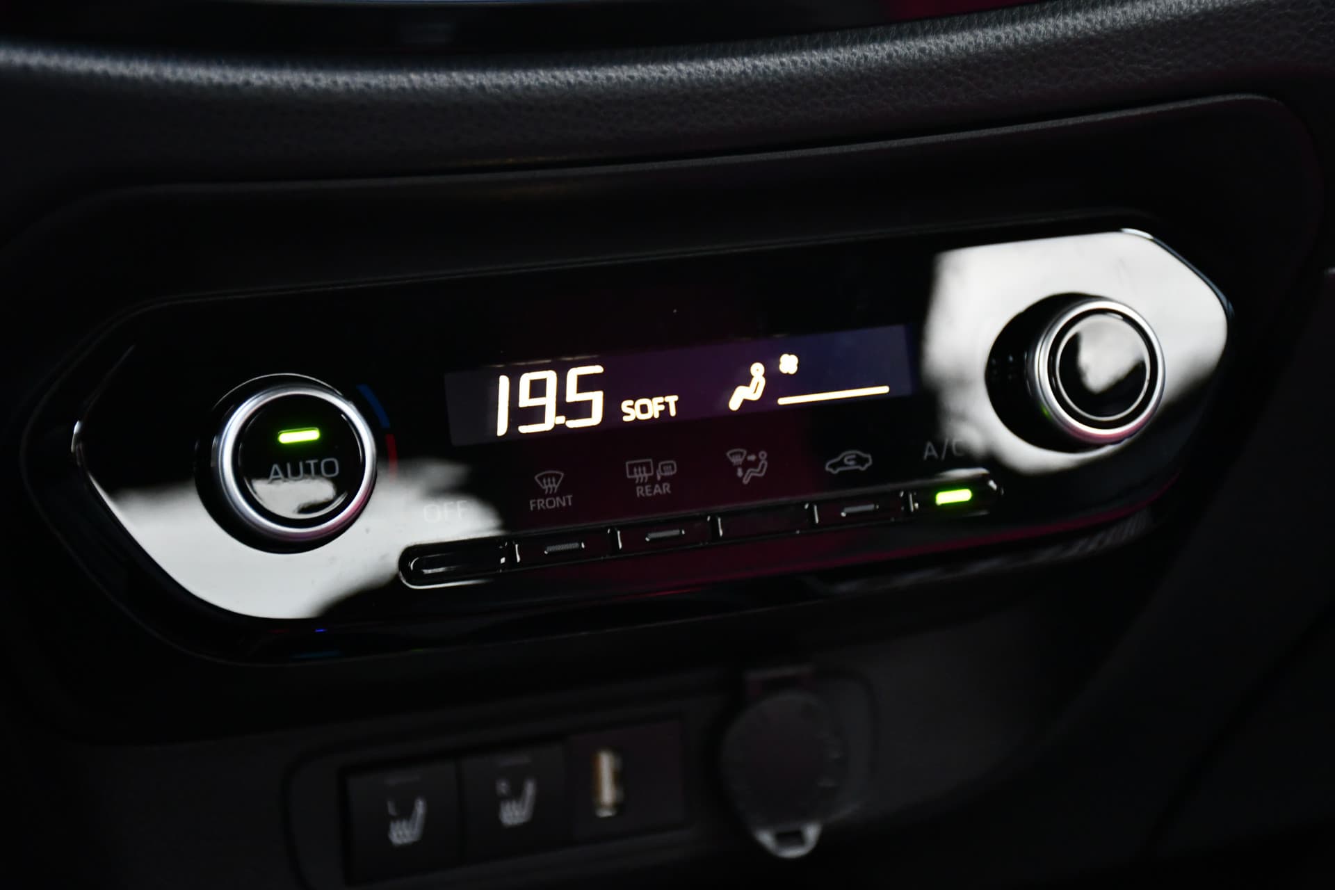 Toyota Aygo X 1.0 VVT-i S-CVT Undercover Jun Takahashi Limited Automaat 72pk thumbnail 31