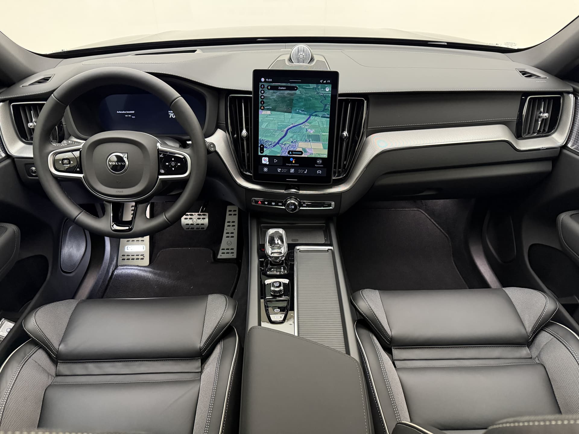 Volvo XC60 T8 455pk AWD HEICO - Ultra Black Edition / HEICO Sportuitlaatsysteem / HEICO Selected Level / 22'' HEICO Velgen / HEICO Remsysteem / Heico Intercooler / HEICO Sportpedalen / Luchtvering / Bowers en Wilkins audio / thumbnail 2