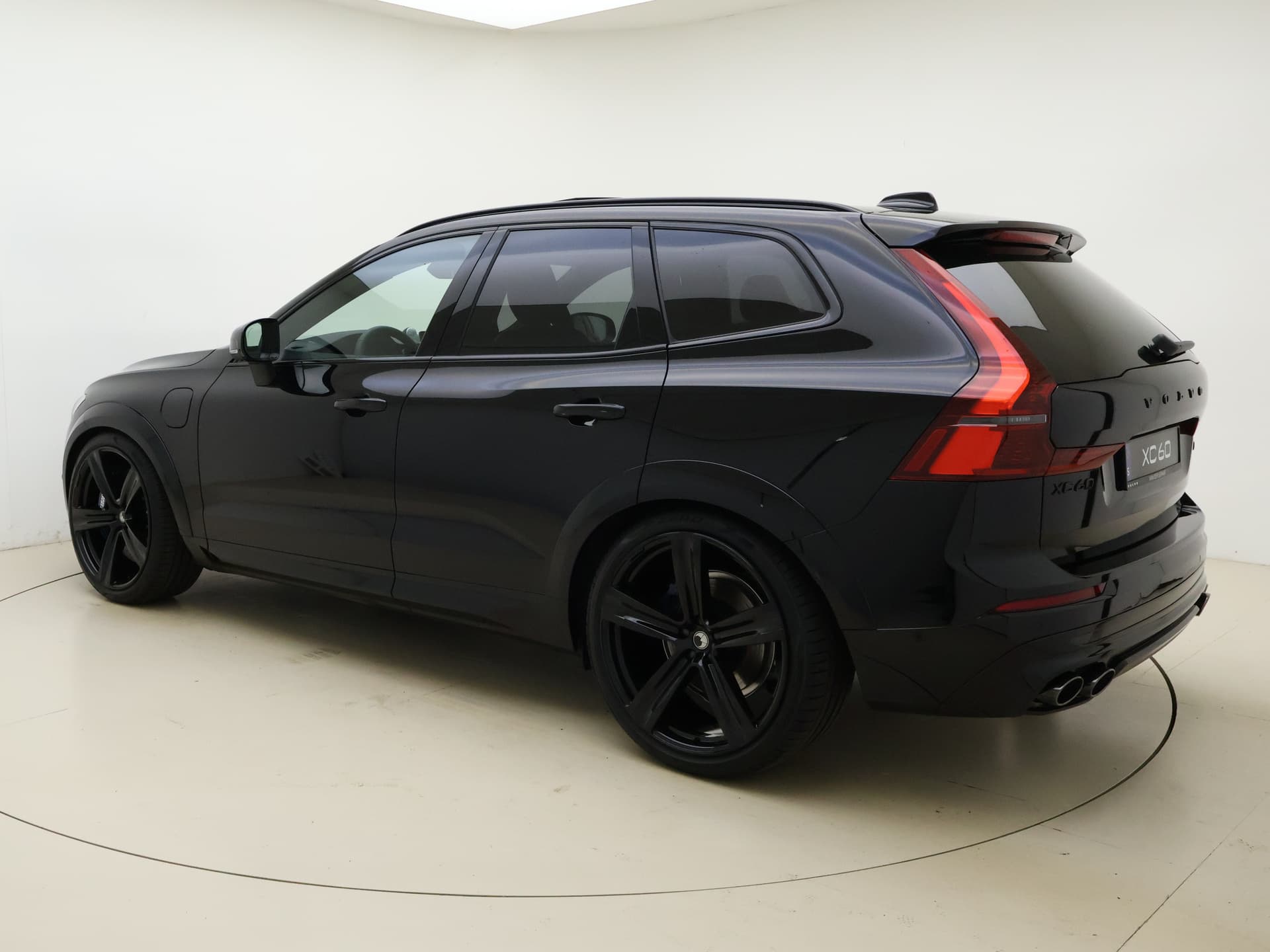 Volvo XC60 T8 455pk AWD HEICO - Ultra Black Edition / HEICO Sportuitlaatsysteem / HEICO Selected Level / 22'' HEICO Velgen / HEICO Remsysteem / Heico Intercooler / HEICO Sportpedalen / Luchtvering / Bowers en Wilkins audio / thumbnail 7