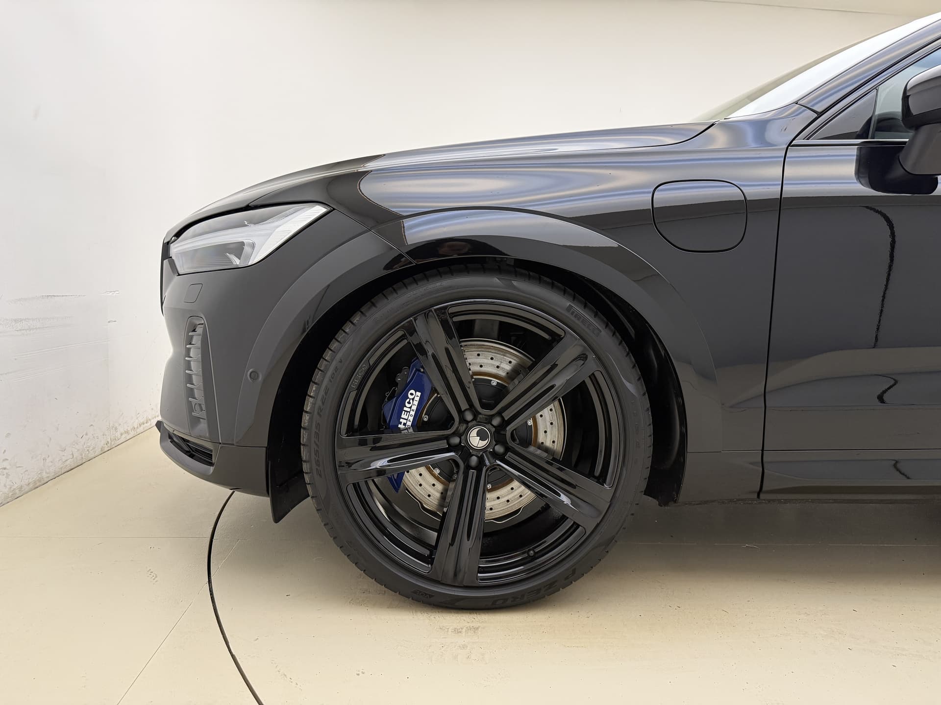 Volvo XC60 T8 455pk AWD HEICO - Ultra Black Edition / HEICO Sportuitlaatsysteem / HEICO Selected Level / 22'' HEICO Velgen / HEICO Remsysteem / Heico Intercooler / HEICO Sportpedalen / Luchtvering / Bowers en Wilkins audio / thumbnail 8