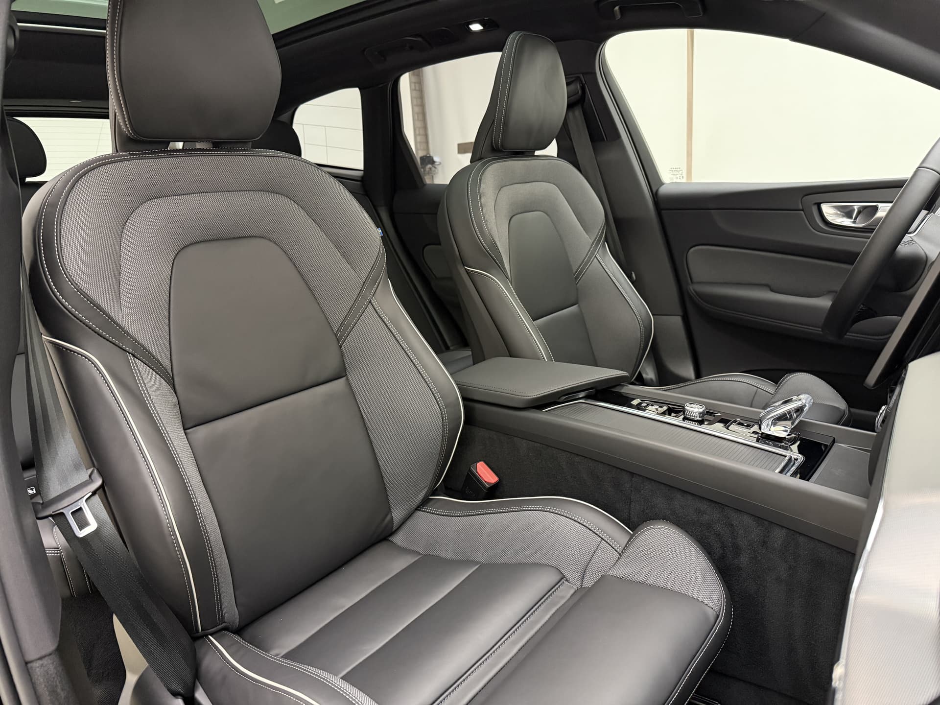 Volvo XC60 T8 455pk AWD HEICO - Ultra Black Edition / HEICO Sportuitlaatsysteem / HEICO Selected Level / 22'' HEICO Velgen / HEICO Remsysteem / Heico Intercooler / HEICO Sportpedalen / Luchtvering / Bowers en Wilkins audio / thumbnail 11