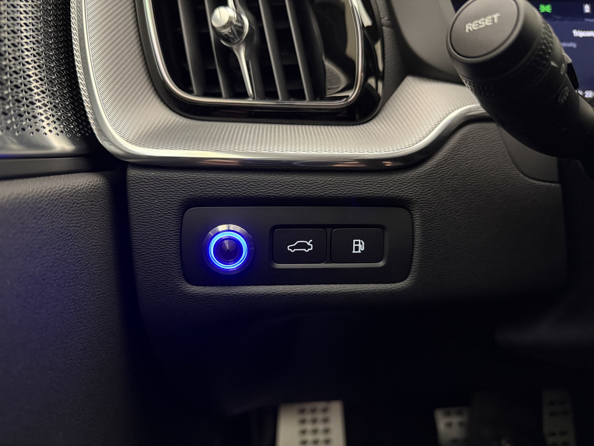 Volvo XC60 T8 455pk AWD HEICO - Ultra Black Edition / HEICO Sportuitlaatsysteem / HEICO Selected Level / 22'' HEICO Velgen / HEICO Remsysteem / Heico Intercooler / HEICO Sportpedalen / Luchtvering / Bowers en Wilkins audio / thumbnail 12