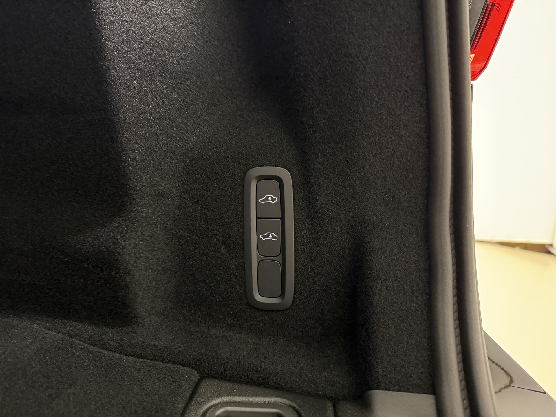 Volvo XC60 T8 455pk AWD HEICO - Ultra Black Edition / HEICO Sportuitlaatsysteem / HEICO Selected Level / 22'' HEICO Velgen / HEICO Remsysteem / Heico Intercooler / HEICO Sportpedalen / Luchtvering / Bowers en Wilkins audio / thumbnail 17