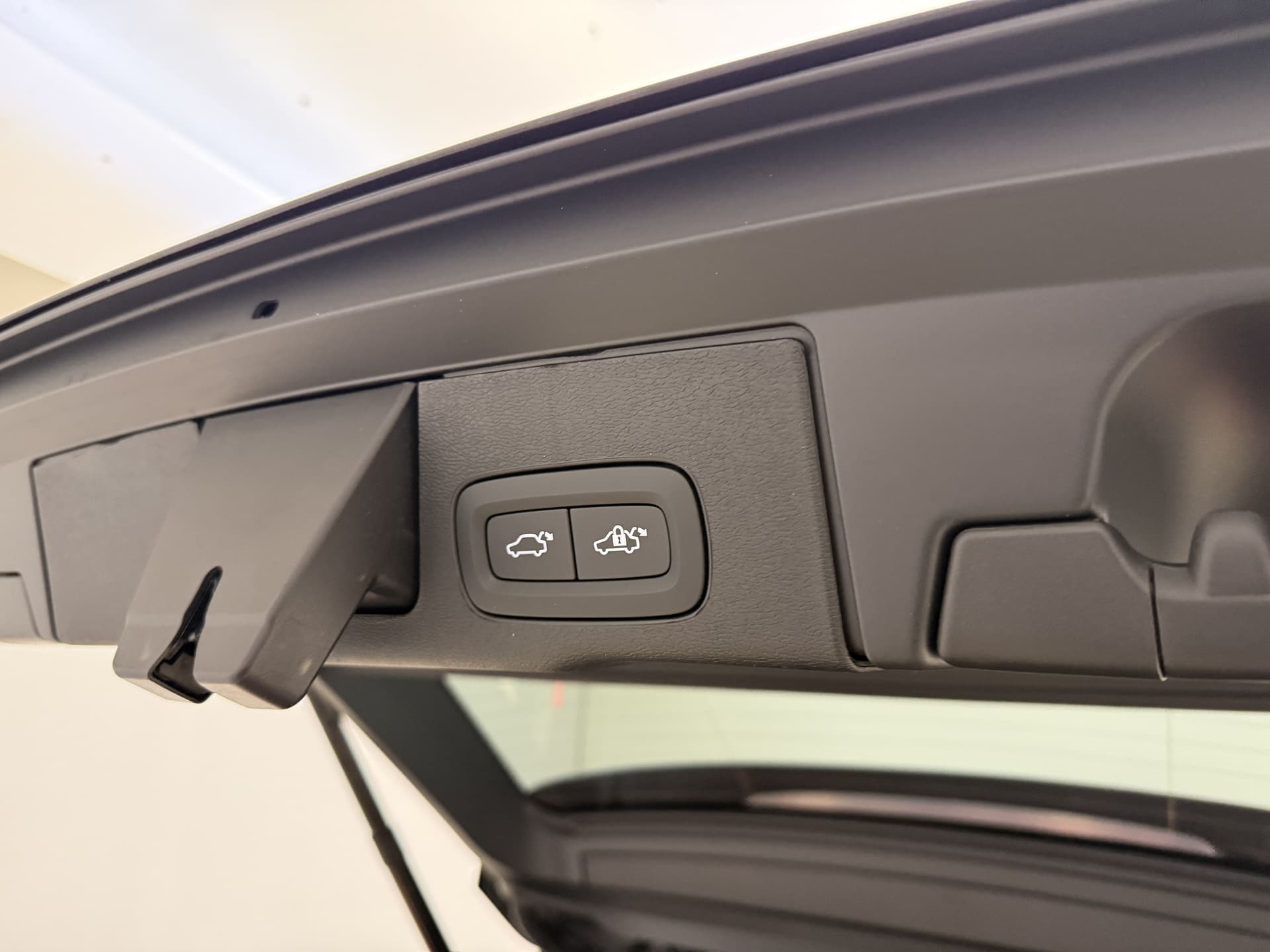 Volvo XC60 T8 455pk AWD HEICO - Ultra Black Edition / HEICO Sportuitlaatsysteem / HEICO Selected Level / 22'' HEICO Velgen / HEICO Remsysteem / Heico Intercooler / HEICO Sportpedalen / Luchtvering / Bowers en Wilkins audio / thumbnail 18