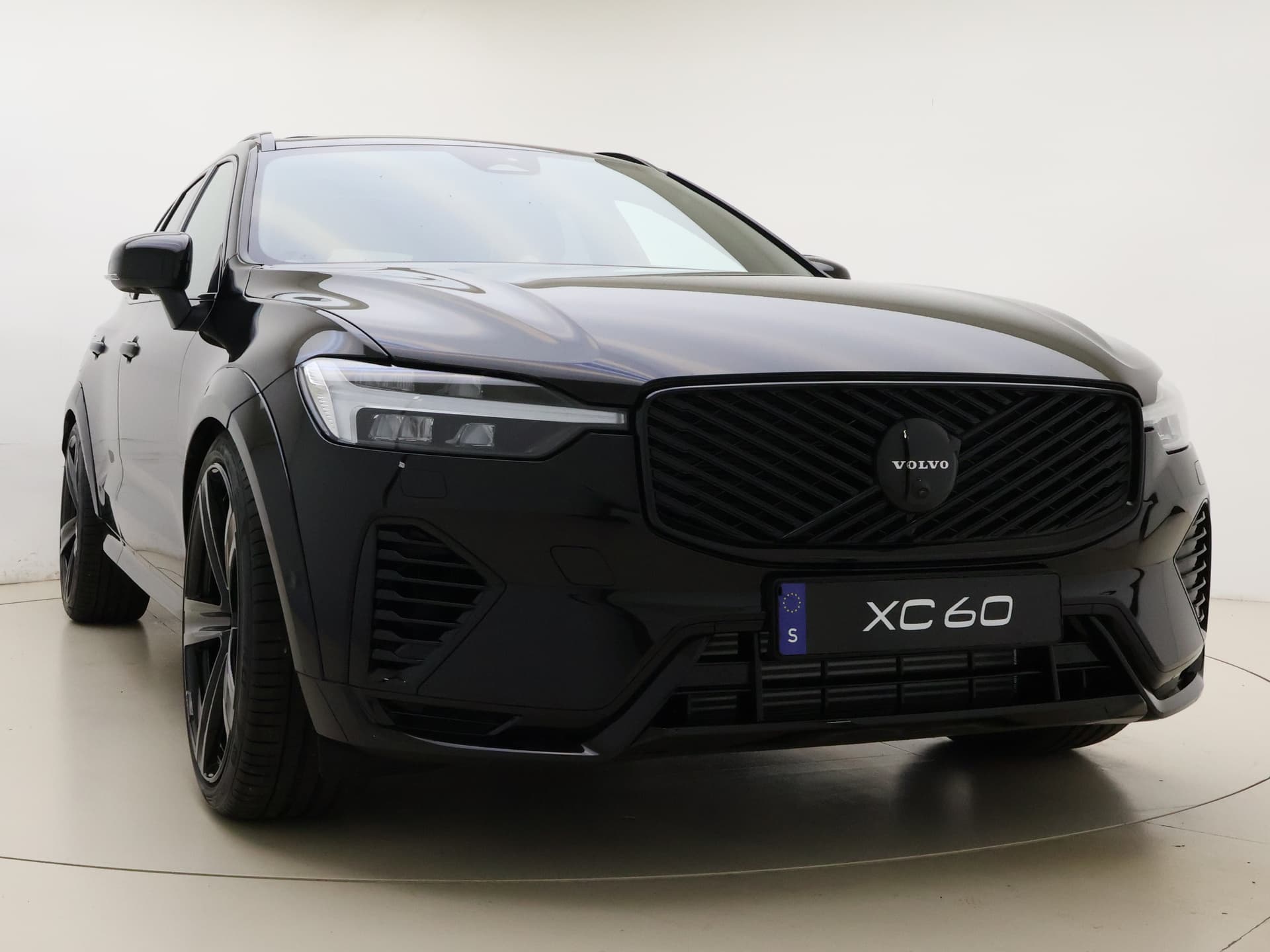 Volvo XC60 T8 455pk AWD HEICO - Ultra Black Edition / HEICO Sportuitlaatsysteem / HEICO Selected Level / 22'' HEICO Velgen / HEICO Remsysteem / Heico Intercooler / HEICO Sportpedalen / Luchtvering / Bowers en Wilkins audio / thumbnail 22