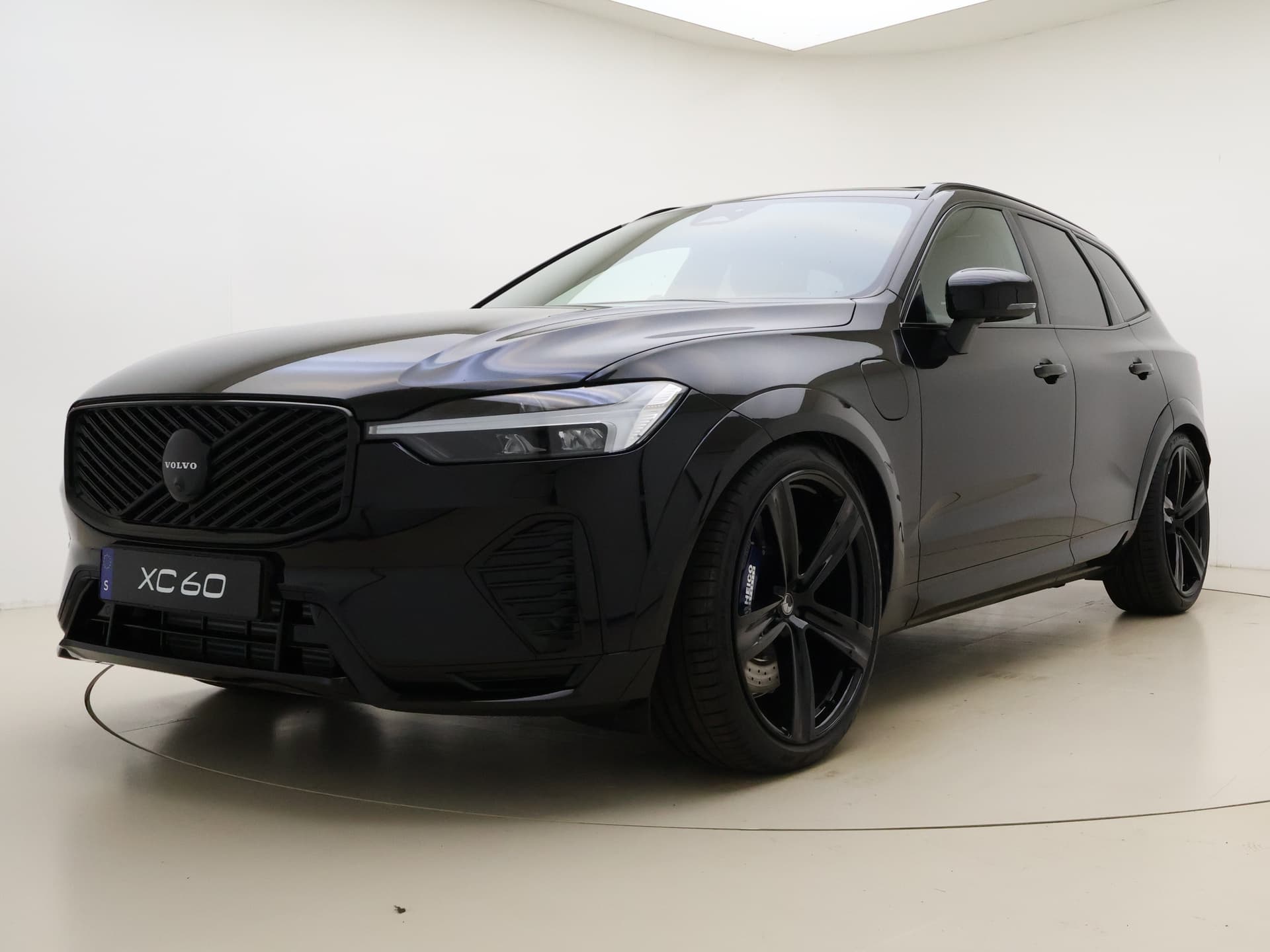 Volvo XC60 T8 455pk AWD HEICO - Ultra Black Edition / HEICO Sportuitlaatsysteem / HEICO Selected Level / 22'' HEICO Velgen / HEICO Remsysteem / Heico Intercooler / HEICO Sportpedalen / Luchtvering / Bowers en Wilkins audio / thumbnail 25