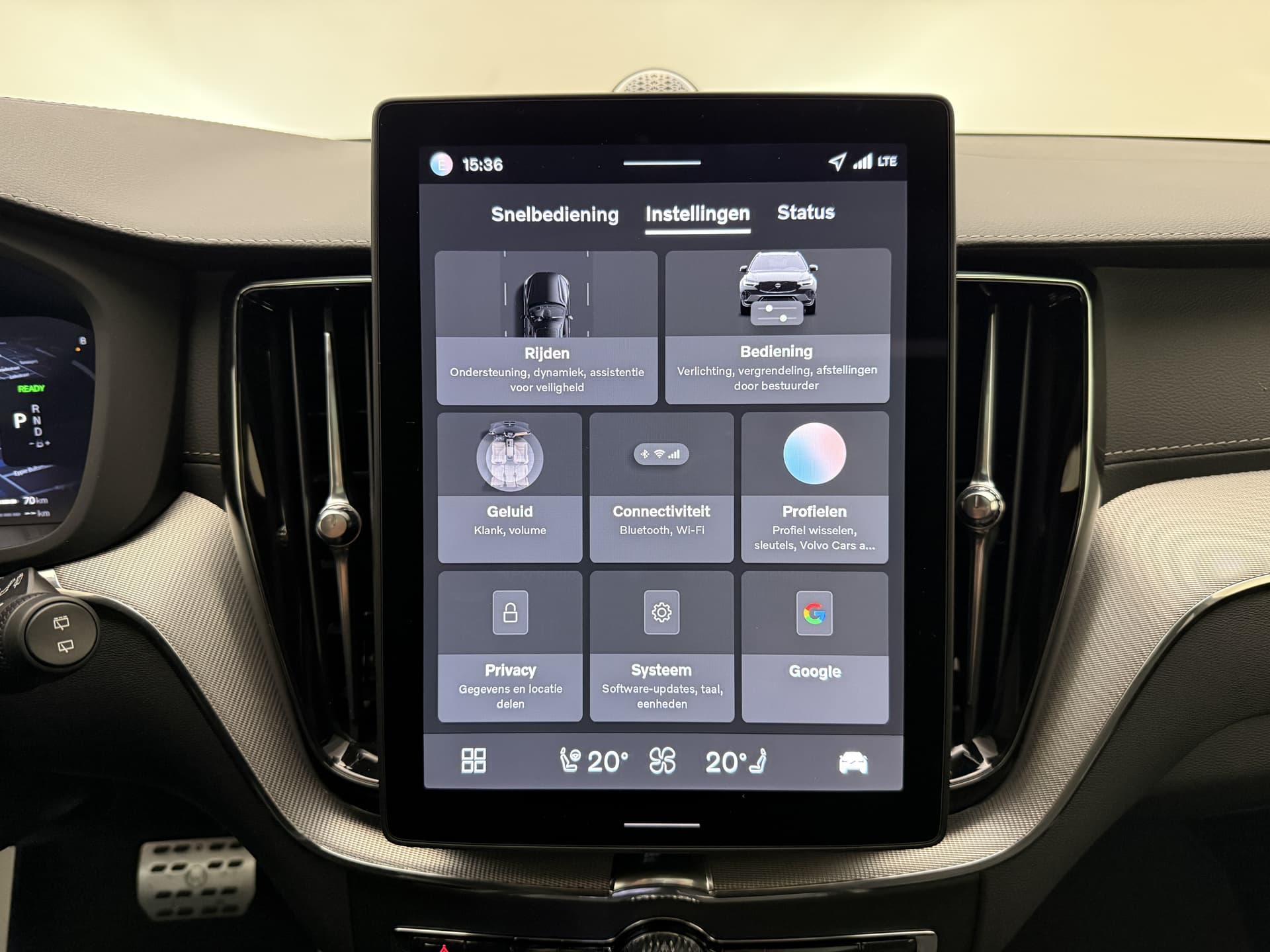 Volvo XC60 T8 455pk AWD HEICO - Ultra Black Edition / HEICO Sportuitlaatsysteem / HEICO Selected Level / 22'' HEICO Velgen / HEICO Remsysteem / Heico Intercooler / HEICO Sportpedalen / Luchtvering / Bowers en Wilkins audio / thumbnail 39