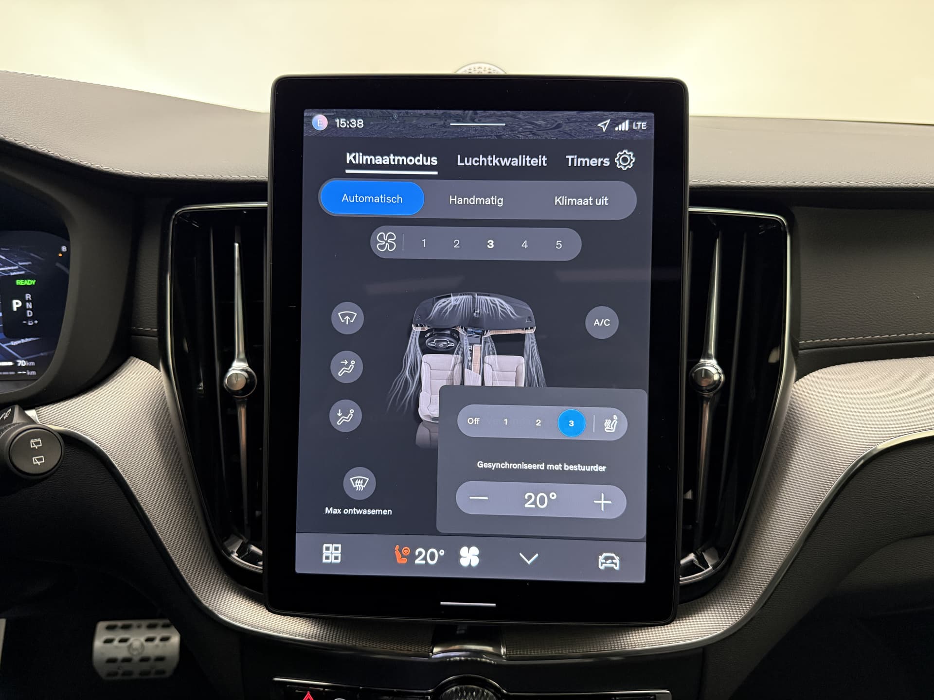 Volvo XC60 T8 455pk AWD HEICO - Ultra Black Edition / HEICO Sportuitlaatsysteem / HEICO Selected Level / 22'' HEICO Velgen / HEICO Remsysteem / Heico Intercooler / HEICO Sportpedalen / Luchtvering / Bowers en Wilkins audio / thumbnail 45