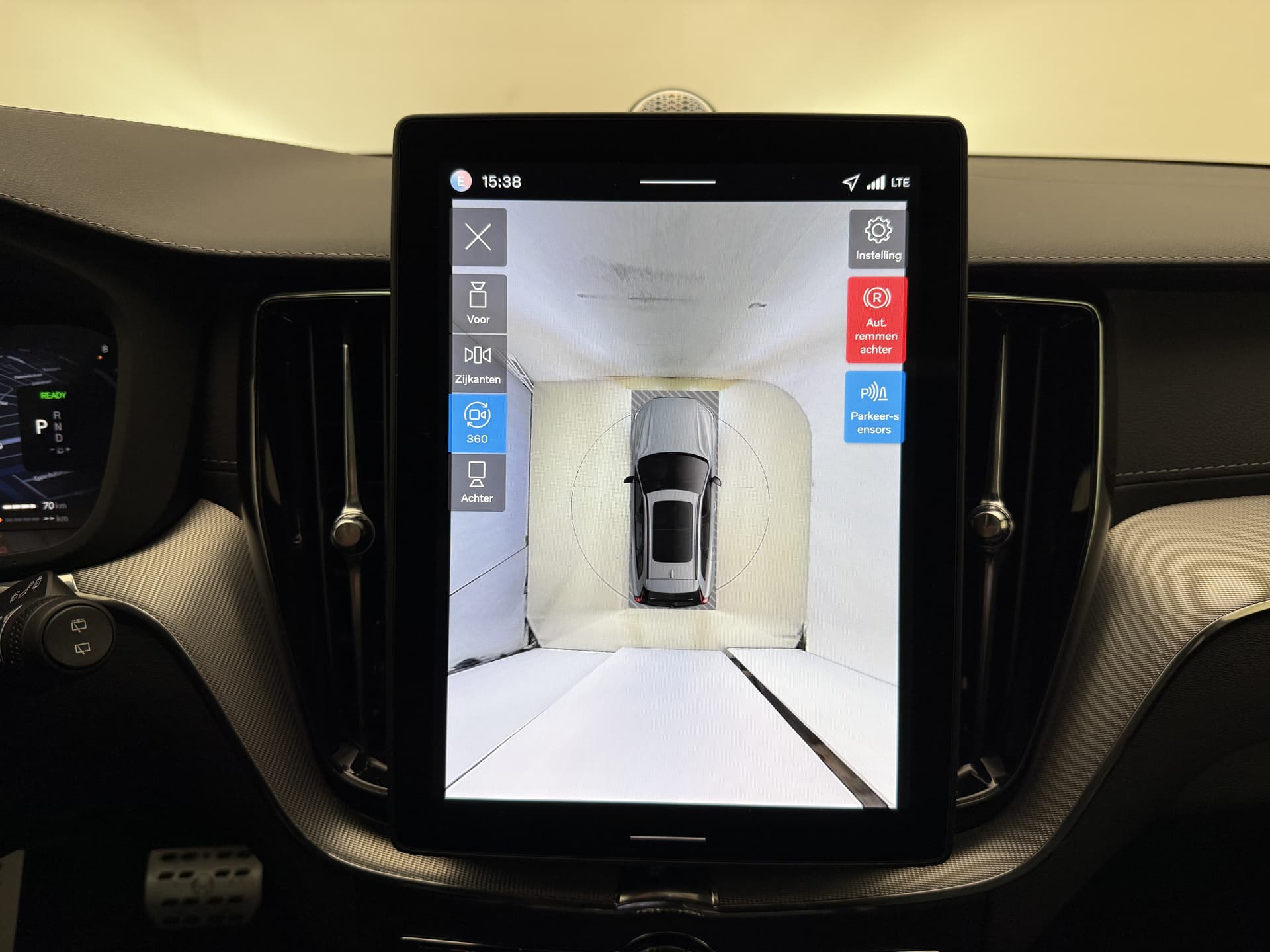 Volvo XC60 T8 455pk AWD HEICO - Ultra Black Edition / HEICO Sportuitlaatsysteem / HEICO Selected Level / 22'' HEICO Velgen / HEICO Remsysteem / Heico Intercooler / HEICO Sportpedalen / Luchtvering / Bowers en Wilkins audio / thumbnail 46