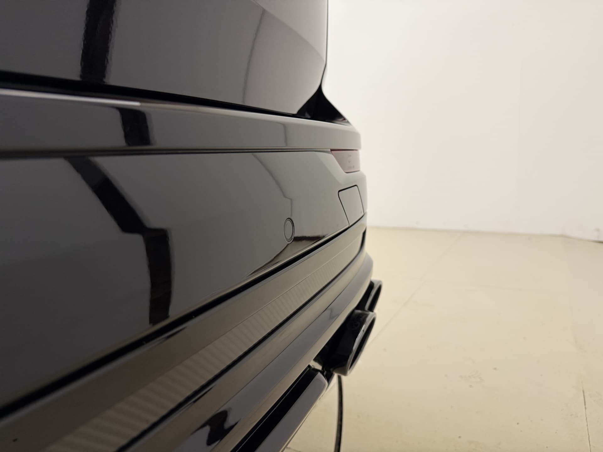 Volvo XC60 T8 455pk AWD HEICO - Ultra Black Edition / HEICO Sportuitlaatsysteem / HEICO Selected Level / 22'' HEICO Velgen / HEICO Remsysteem / Heico Intercooler / HEICO Sportpedalen / Luchtvering / Bowers en Wilkins audio / thumbnail 48