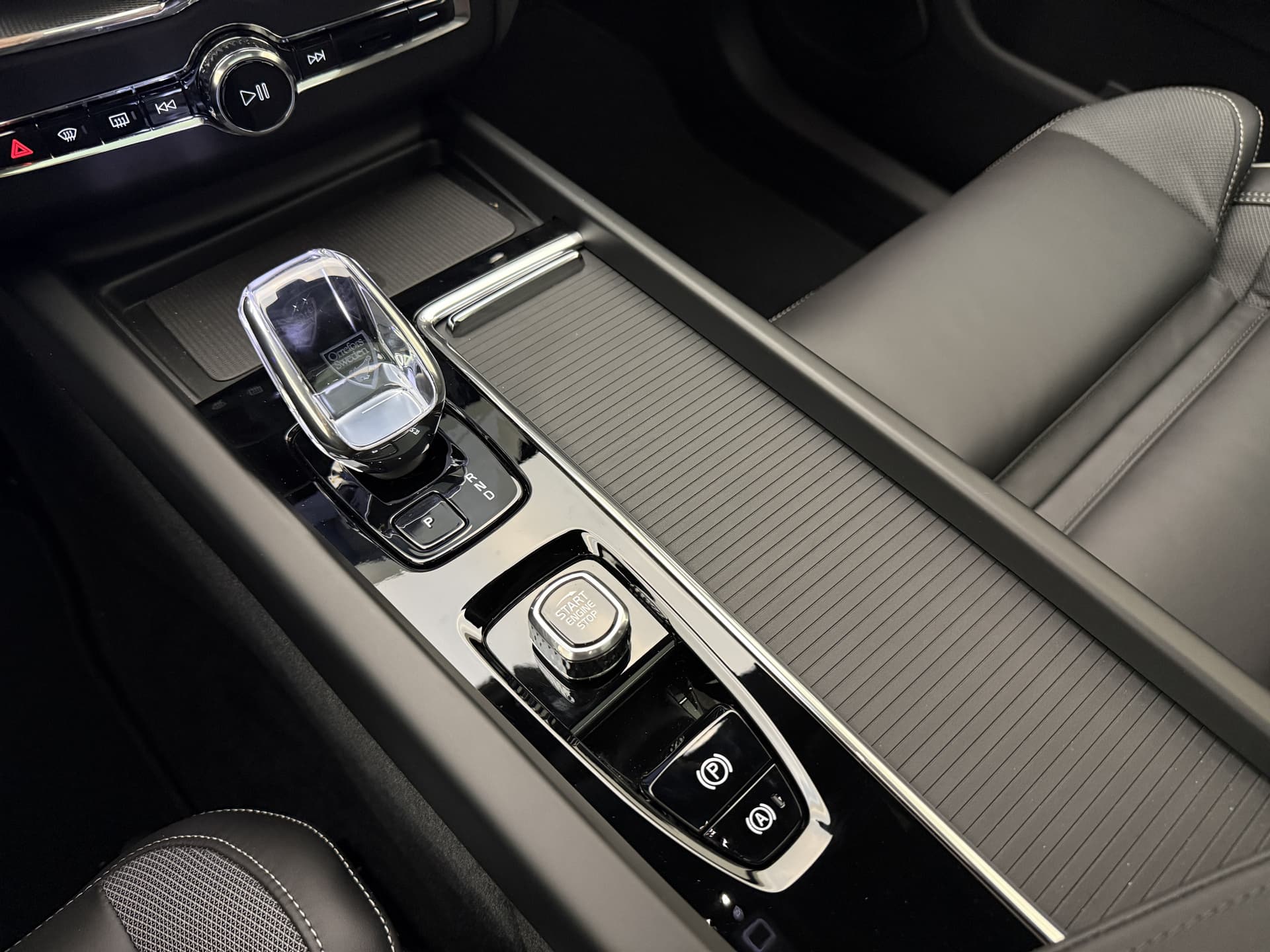 Volvo XC60 T8 455pk AWD HEICO - Ultra Black Edition / HEICO Sportuitlaatsysteem / HEICO Selected Level / 22'' HEICO Velgen / HEICO Remsysteem / Heico Intercooler / HEICO Sportpedalen / Luchtvering / Bowers en Wilkins audio / thumbnail 51