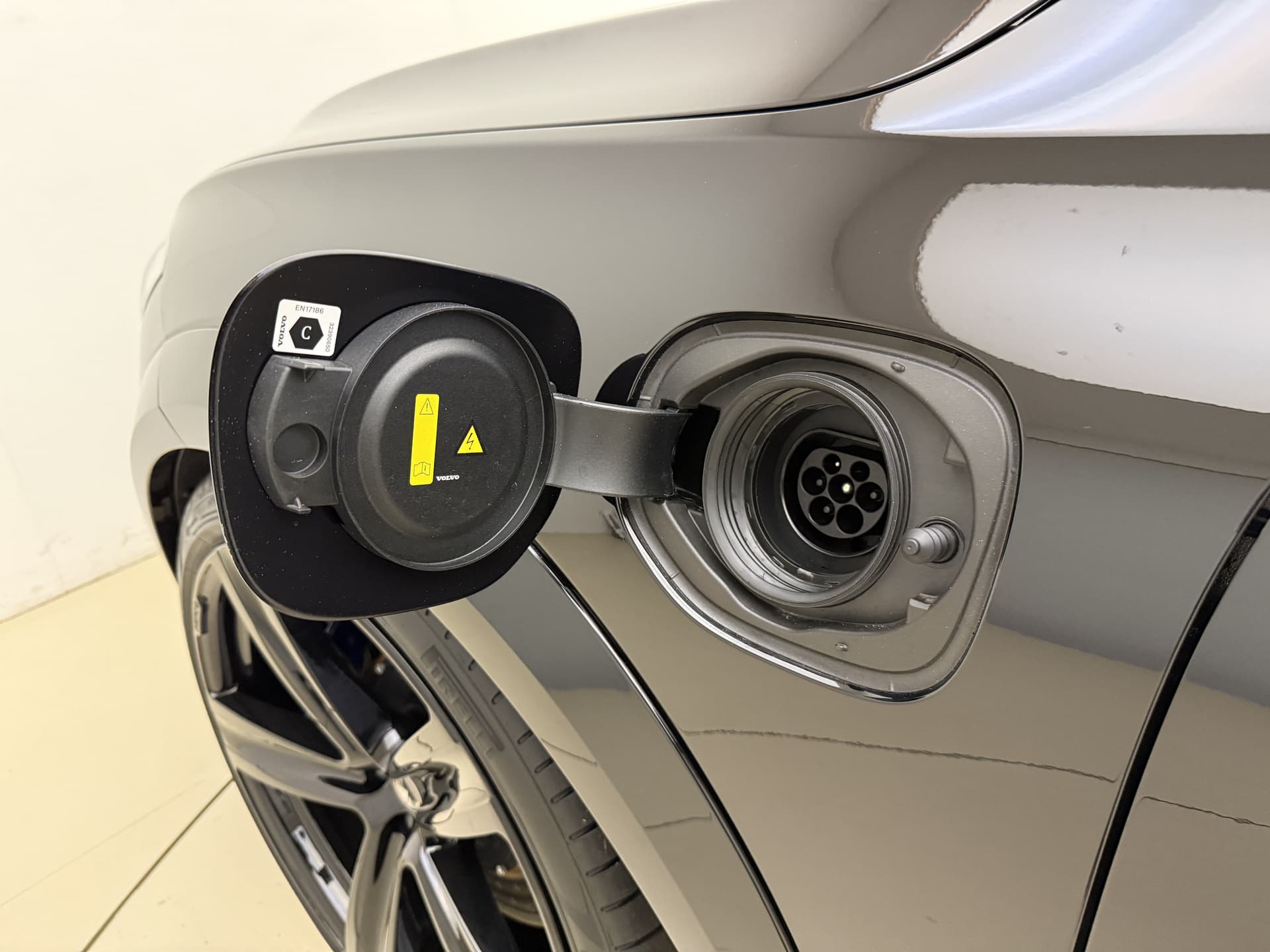 Volvo XC60 T8 455pk AWD HEICO - Ultra Black Edition / HEICO Sportuitlaatsysteem / HEICO Selected Level / 22'' HEICO Velgen / HEICO Remsysteem / Heico Intercooler / HEICO Sportpedalen / Luchtvering / Bowers en Wilkins audio / thumbnail 55