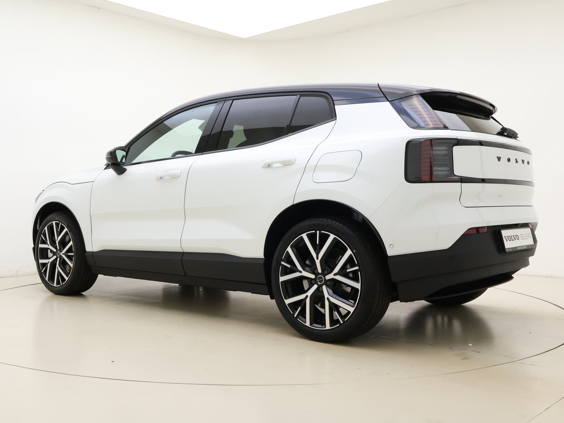 Volvo EX30 Twin Motor Performance Ultra Europa Sport / WOOL BLEND / 20" 5-Y-SPAAKS / BLACK PACK / GETINT GLAS / thumbnail 11