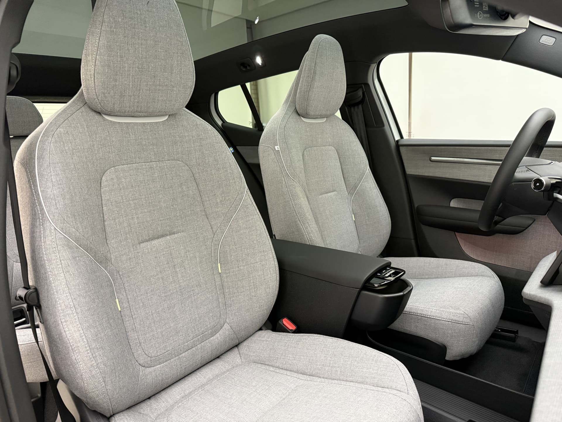 Volvo EX30 Twin Motor Performance Ultra Europa Sport / WOOL BLEND / 20" 5-Y-SPAAKS / BLACK PACK / GETINT GLAS / thumbnail 4