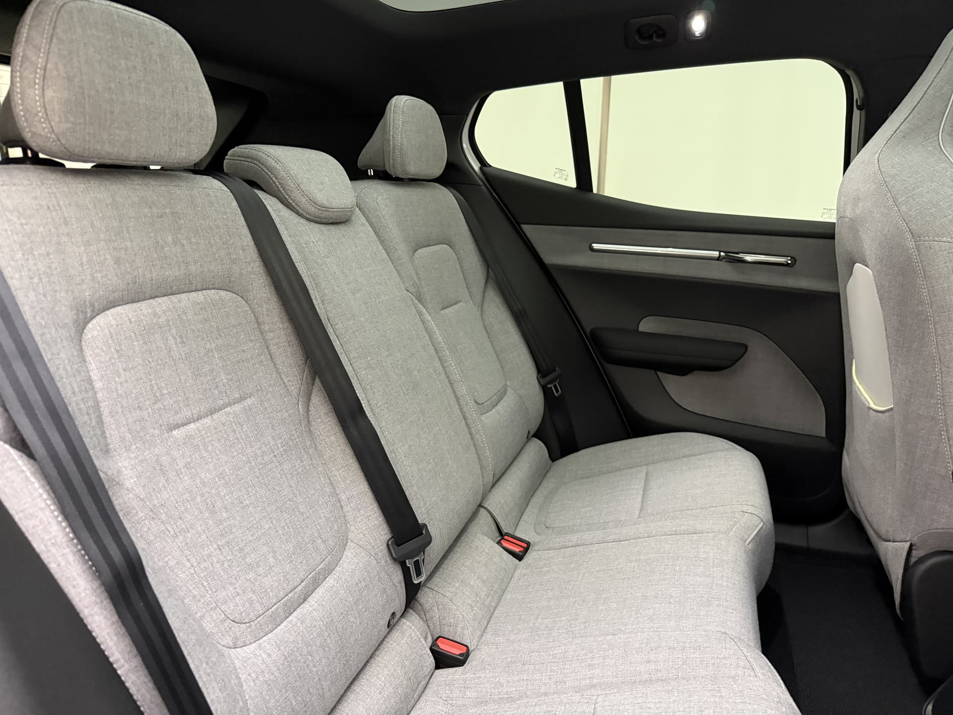 Volvo EX30 Twin Motor Performance Ultra Europa Sport / WOOL BLEND / 20" 5-Y-SPAAKS / BLACK PACK / GETINT GLAS / thumbnail 6