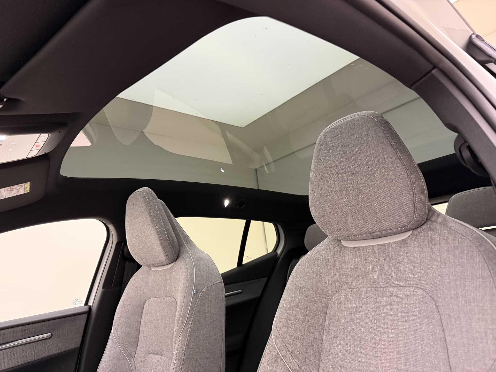 Volvo EX30 Twin Motor Performance Ultra Europa Sport / WOOL BLEND / 20" 5-Y-SPAAKS / BLACK PACK / GETINT GLAS / thumbnail 20