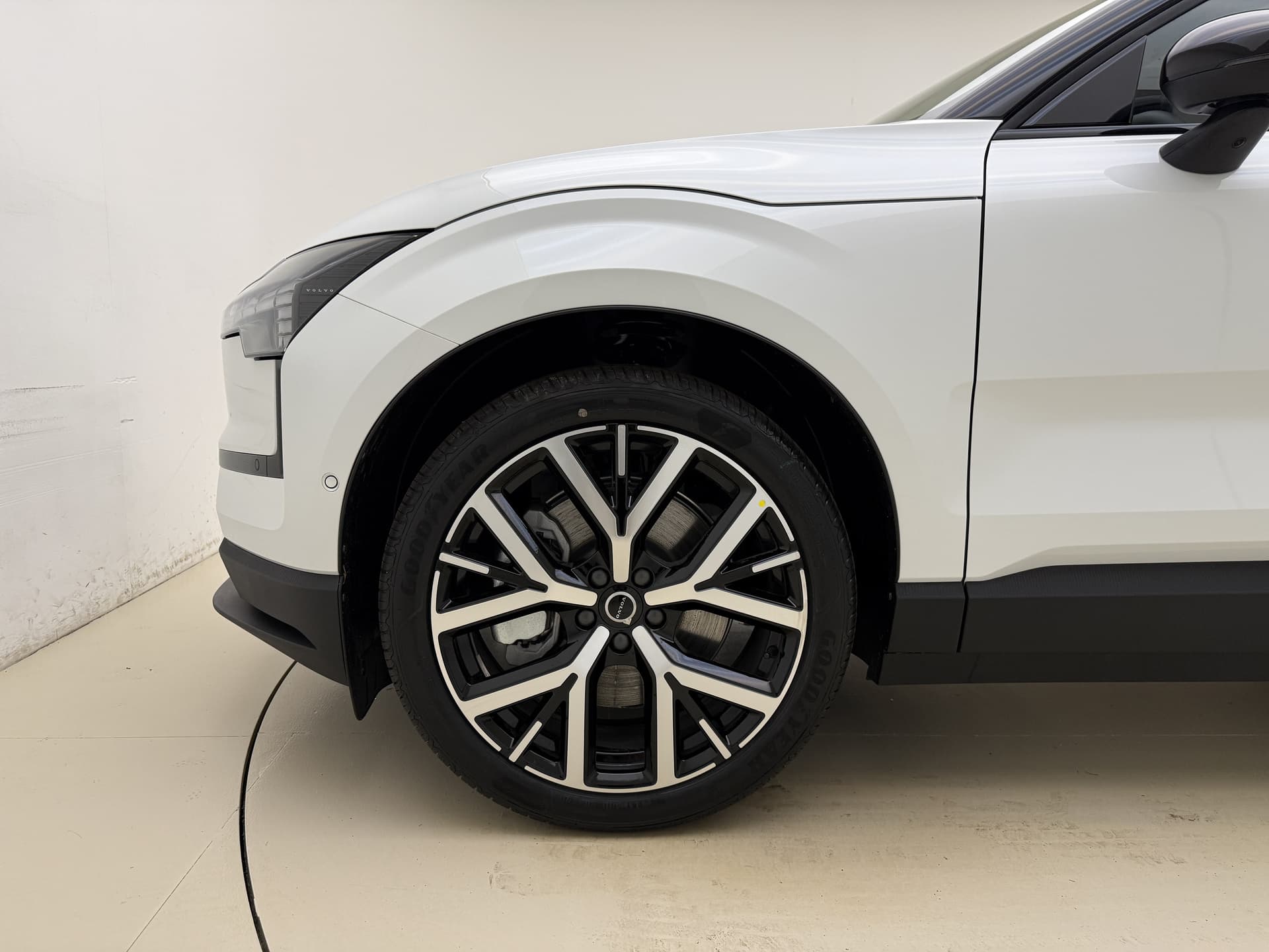 Volvo EX30 Twin Motor Performance Ultra Europa Sport / WOOL BLEND / 20" 5-Y-SPAAKS / BLACK PACK / GETINT GLAS / thumbnail 23