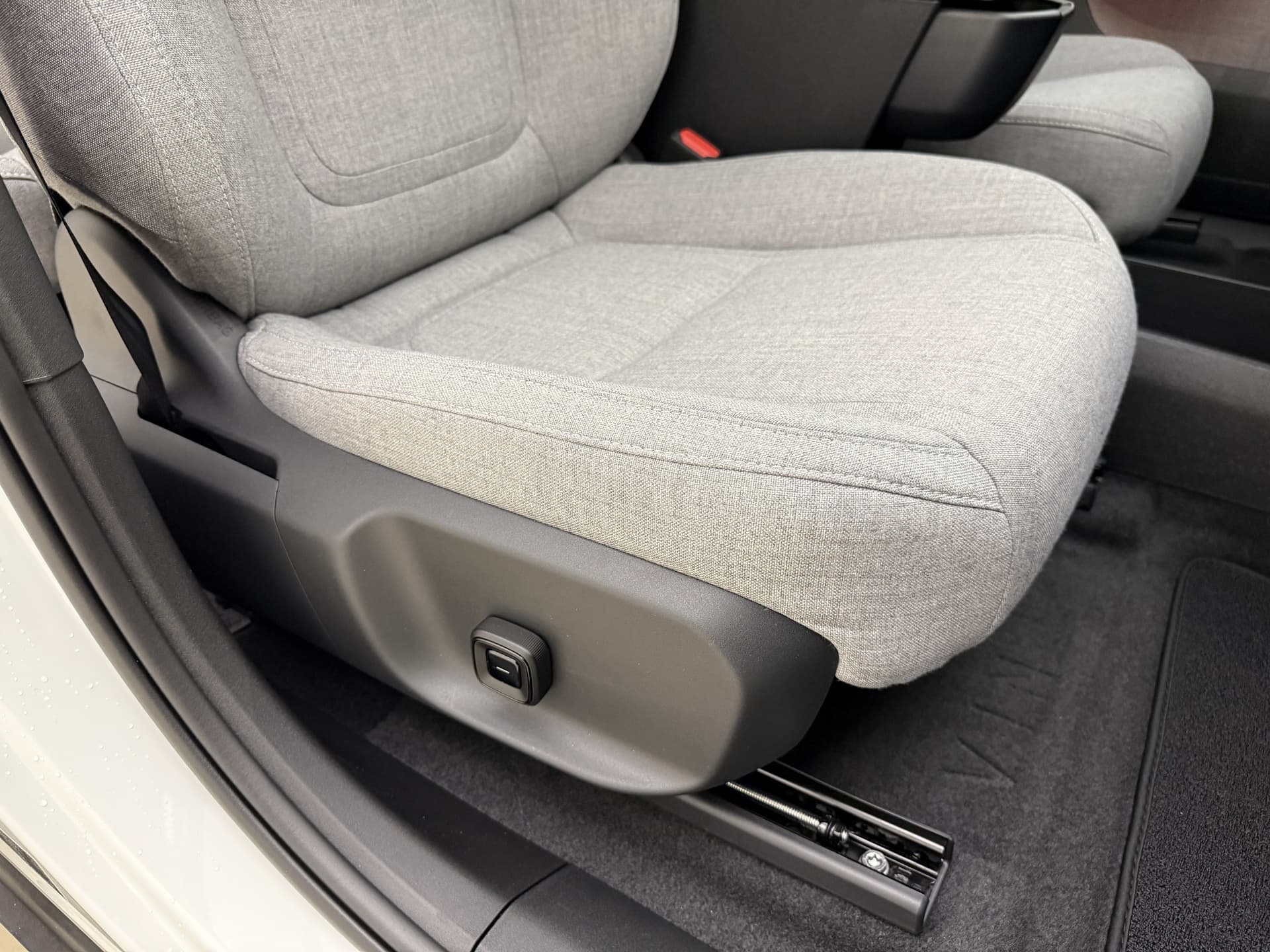 Volvo EX30 Twin Motor Performance Ultra Europa Sport / WOOL BLEND / 20" 5-Y-SPAAKS / BLACK PACK / GETINT GLAS / thumbnail 28