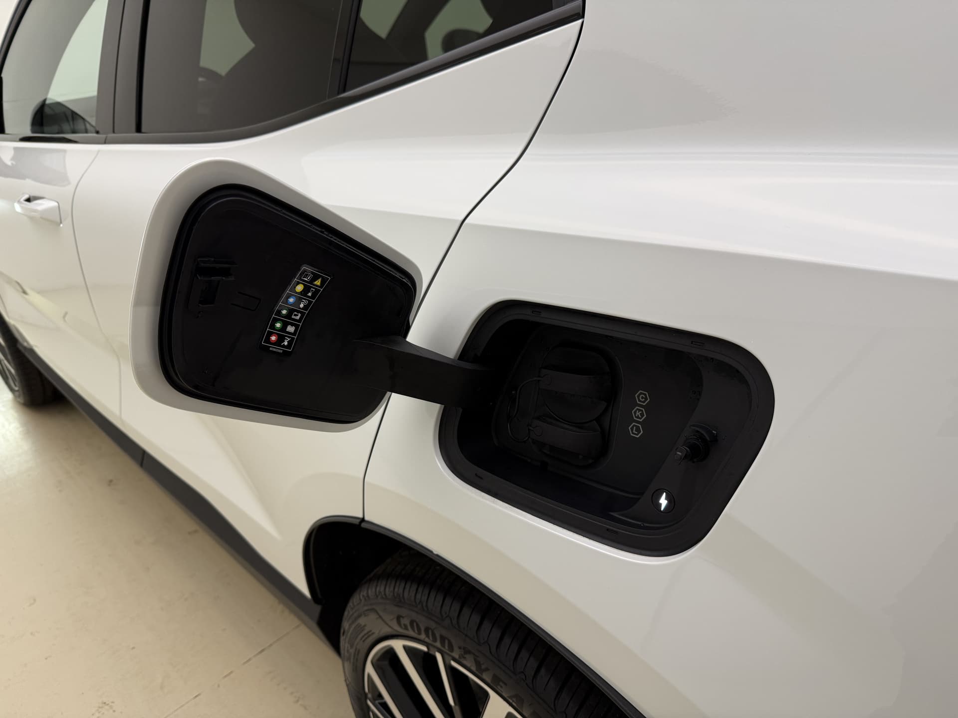 Volvo EX30 Twin Motor Performance Ultra Europa Sport / WOOL BLEND / 20" 5-Y-SPAAKS / BLACK PACK / GETINT GLAS / thumbnail 29