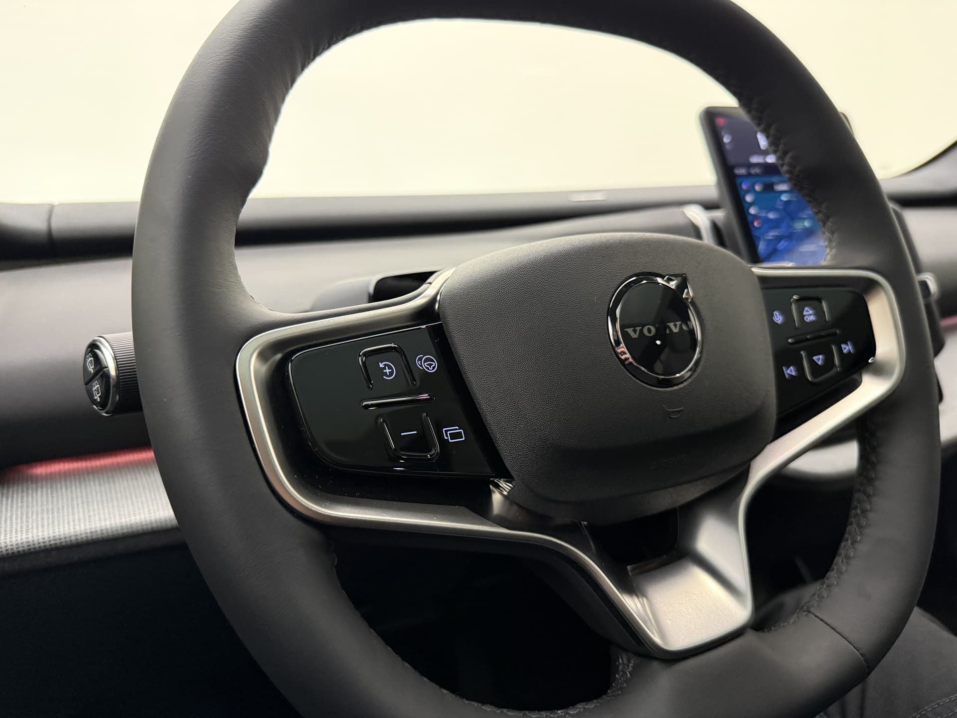 Volvo EX30 Twin Motor Performance Ultra Europa Sport / WOOL BLEND / 20" 5-Y-SPAAKS / BLACK PACK / GETINT GLAS / thumbnail 30