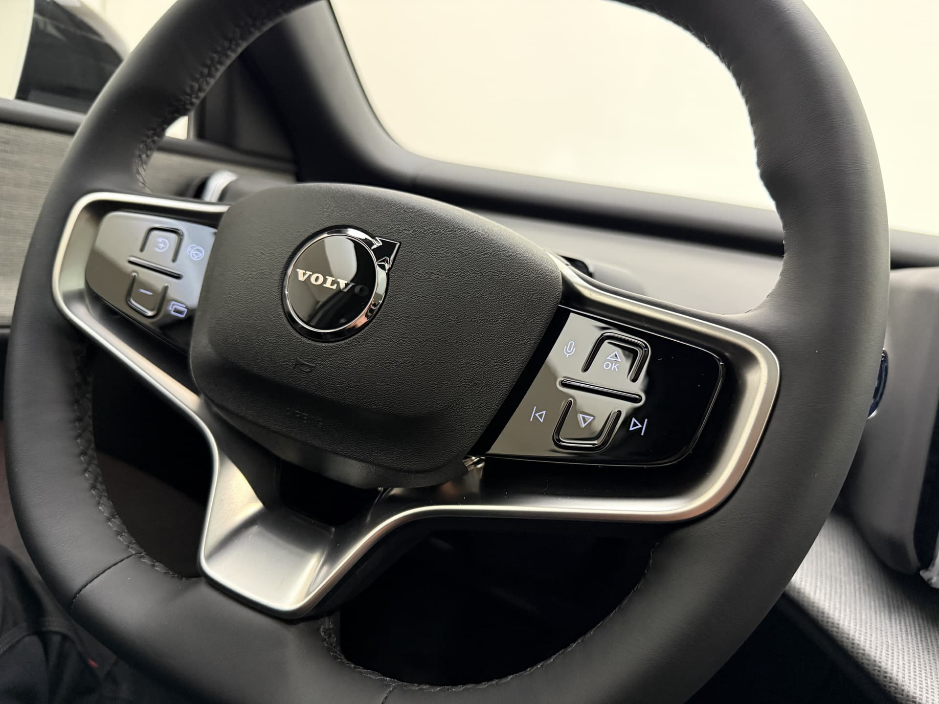 Volvo EX30 Twin Motor Performance Ultra Europa Sport / WOOL BLEND / 20" 5-Y-SPAAKS / BLACK PACK / GETINT GLAS / thumbnail 31