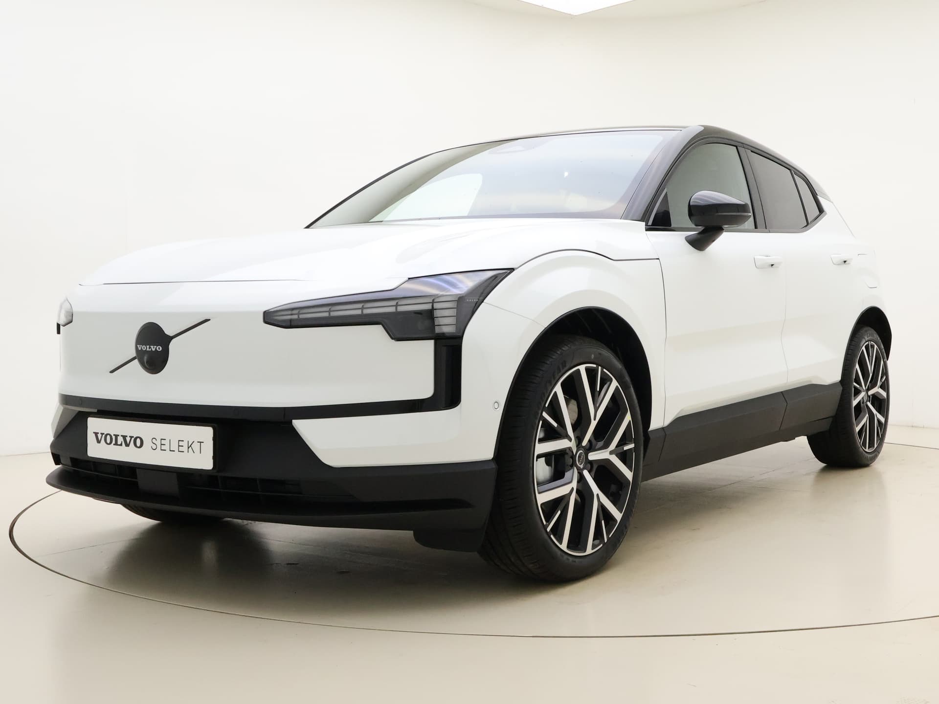 Volvo EX30 Twin Motor Performance Ultra Europa Sport / WOOL BLEND / 20" 5-Y-SPAAKS / BLACK PACK / GETINT GLAS / thumbnail 32