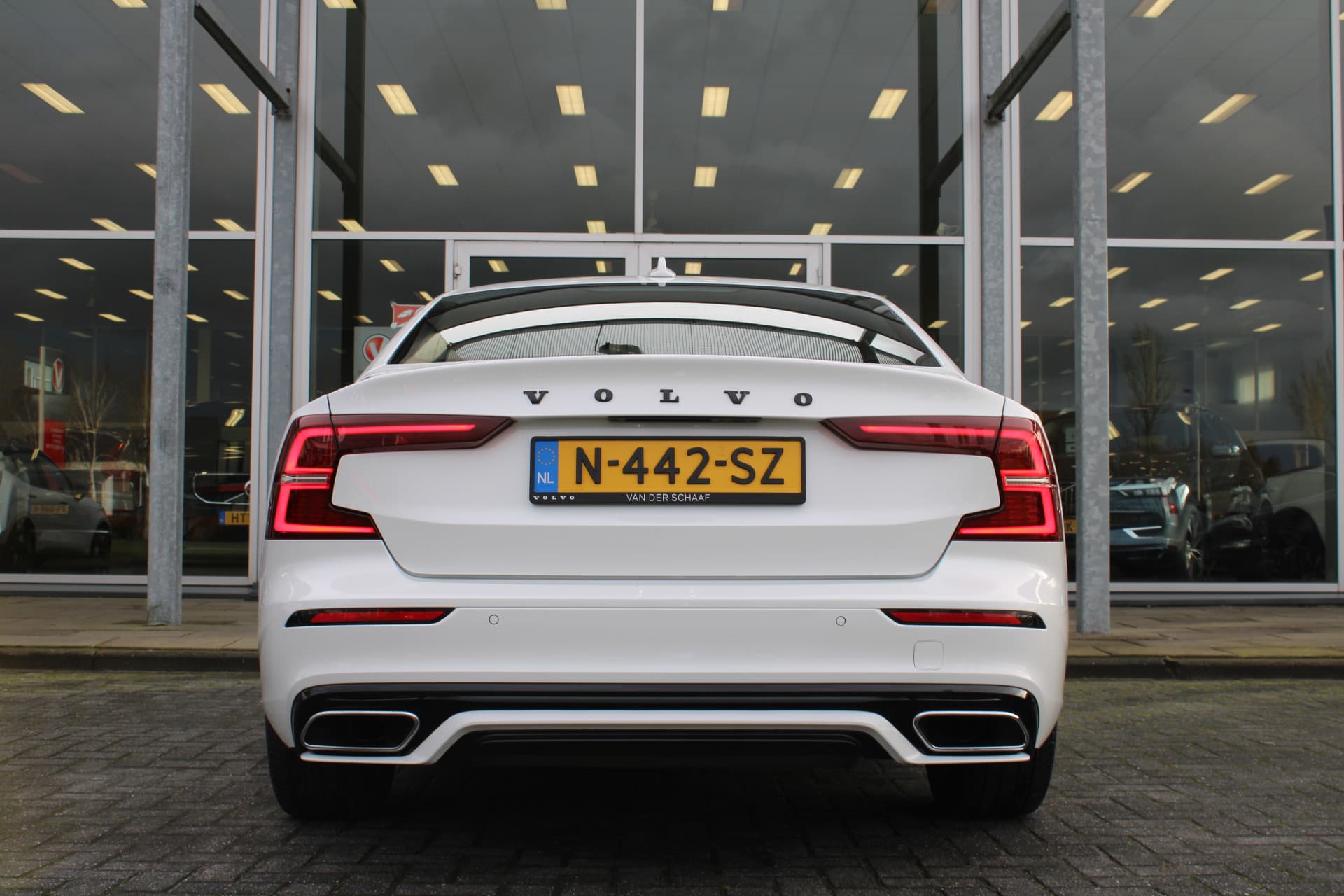 Volvo S60 B4 Automaat R-Design thumbnail 5