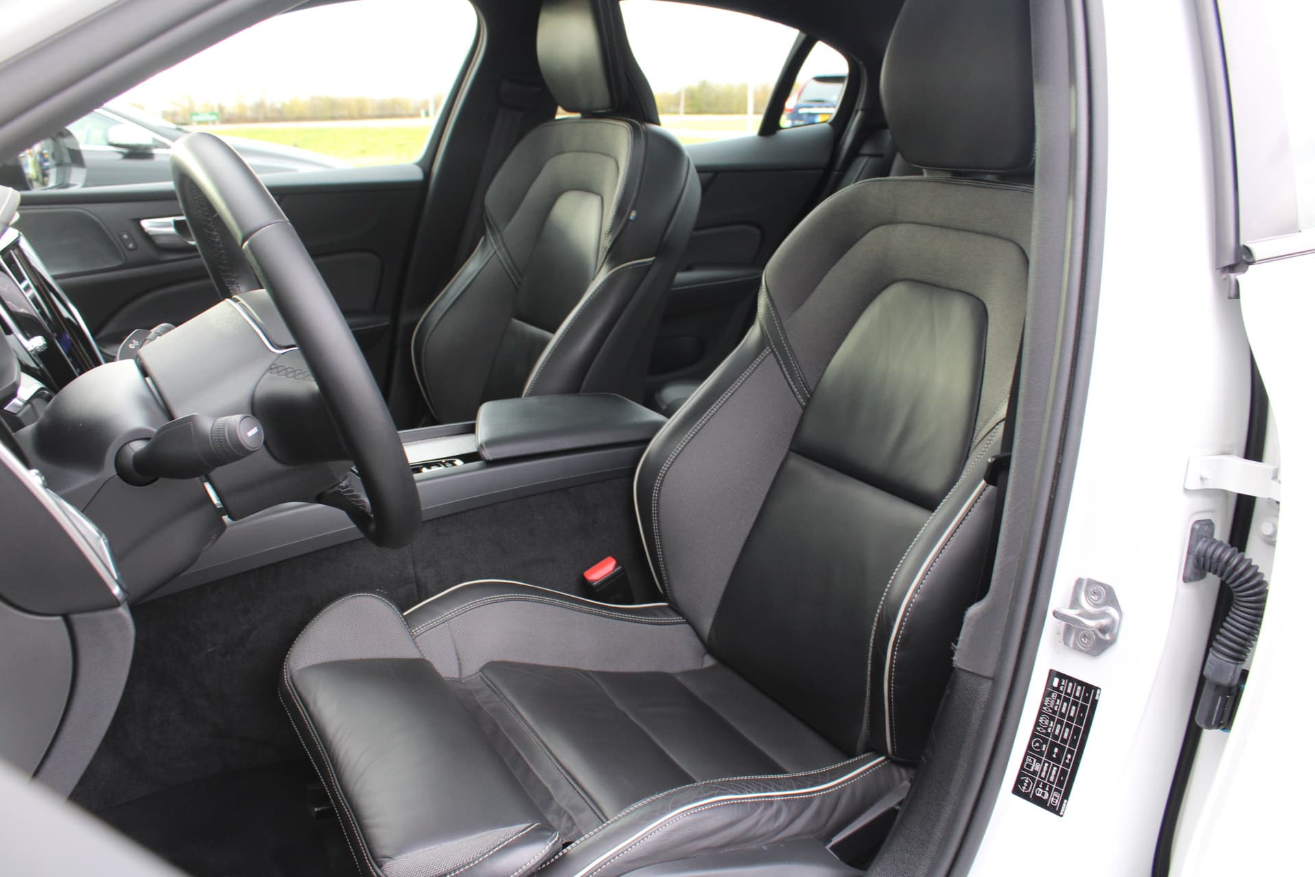 Volvo S60 B4 Automaat R-Design thumbnail 12