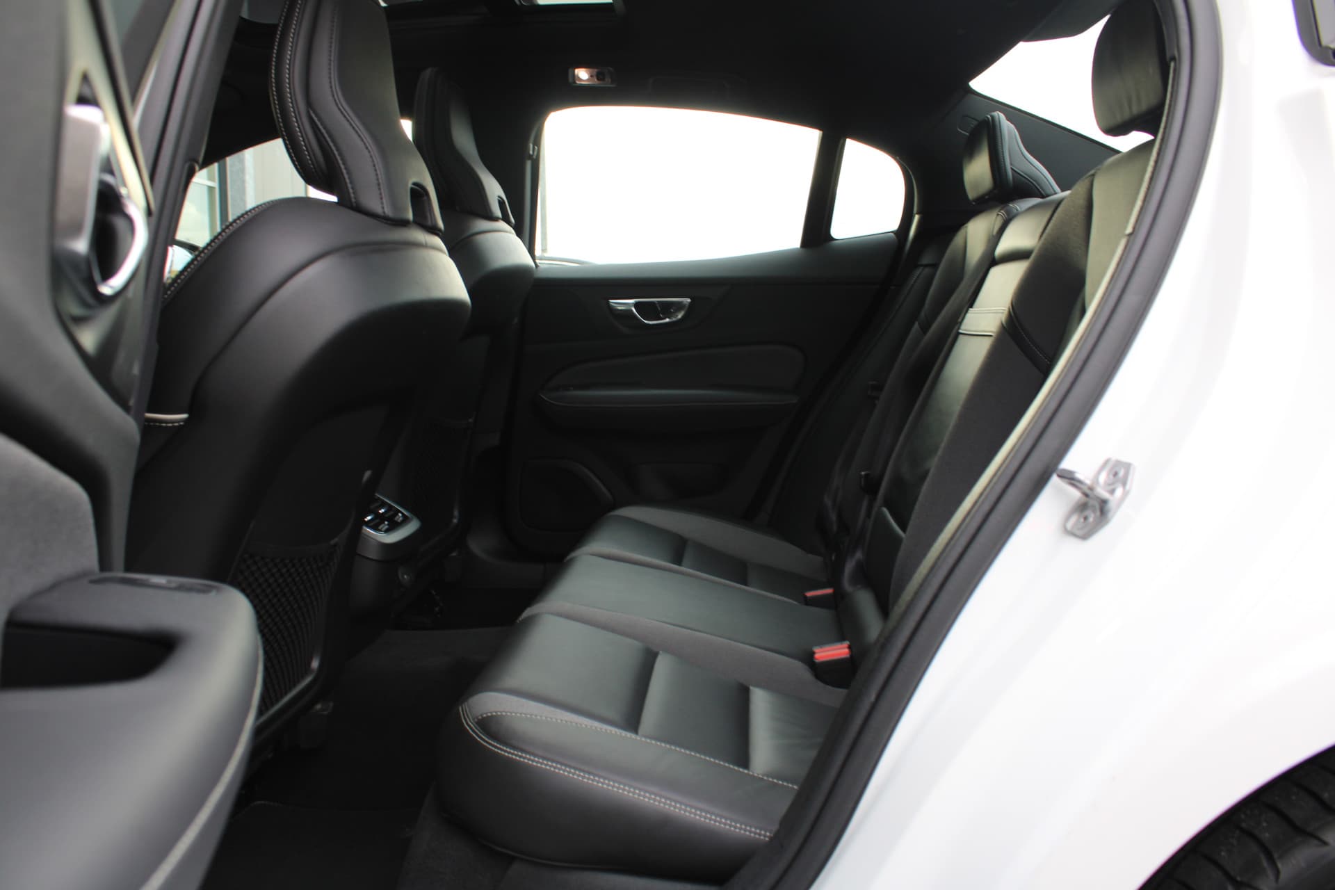 Volvo S60 B4 Automaat R-Design thumbnail 14