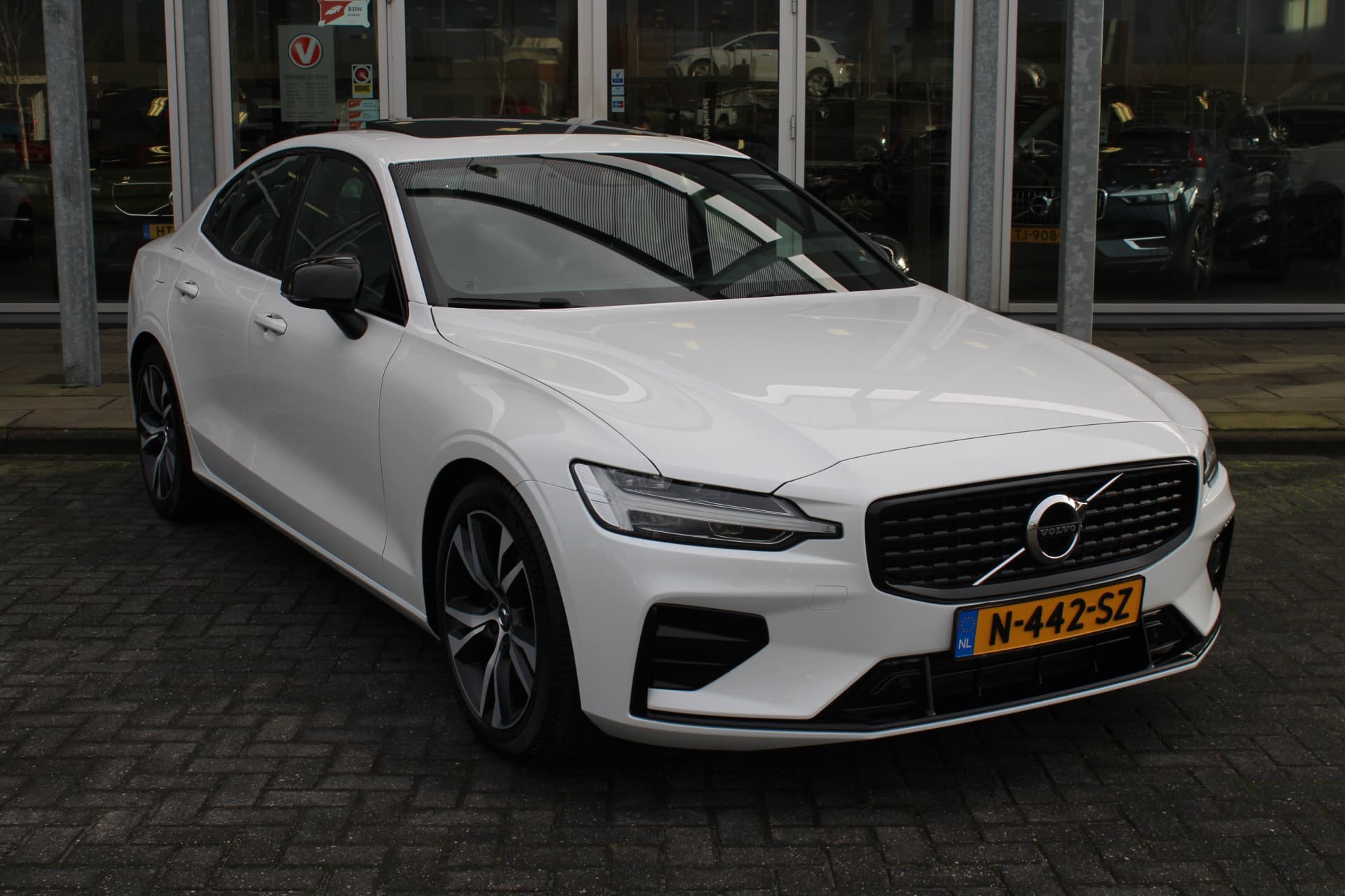 Volvo S60 B4 Automaat R-Design thumbnail 31