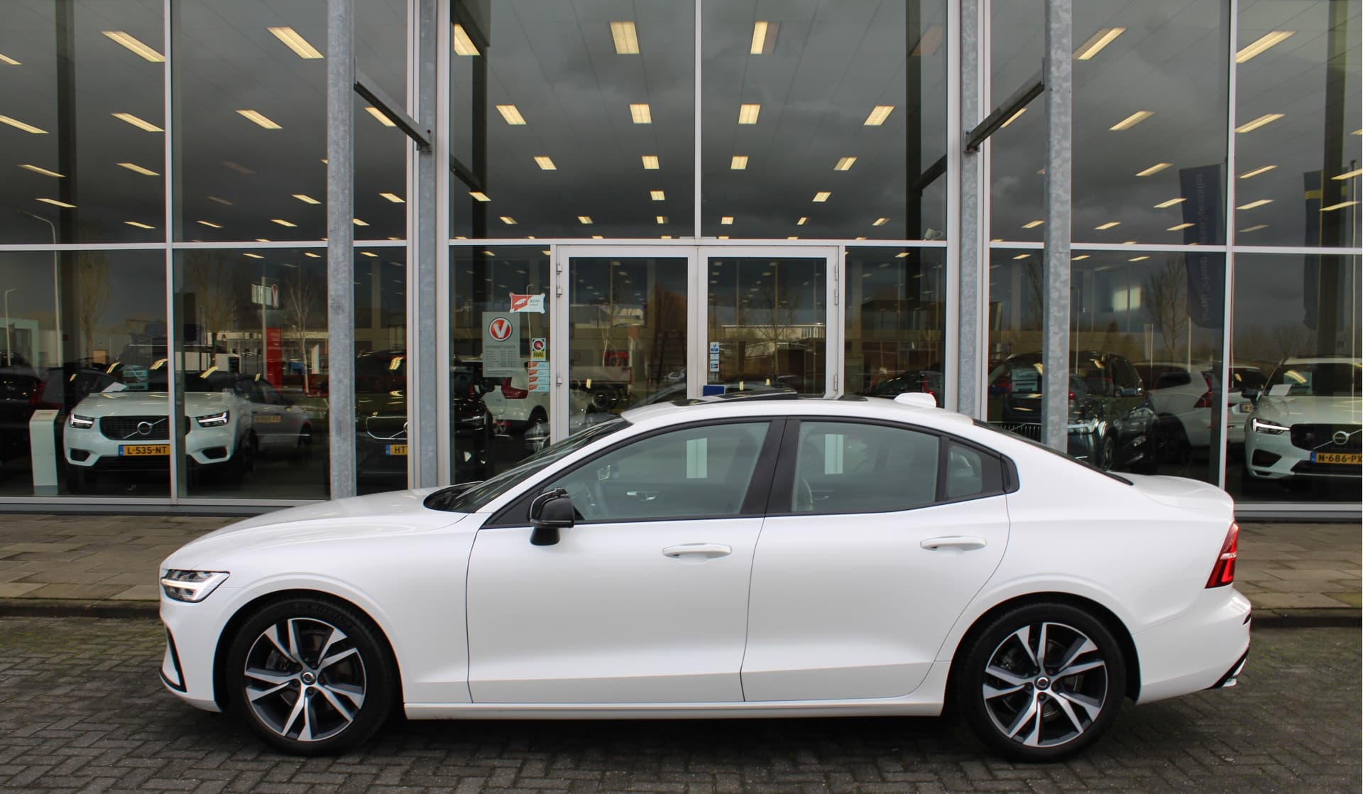 Volvo S60 B4 Automaat R-Design thumbnail 32