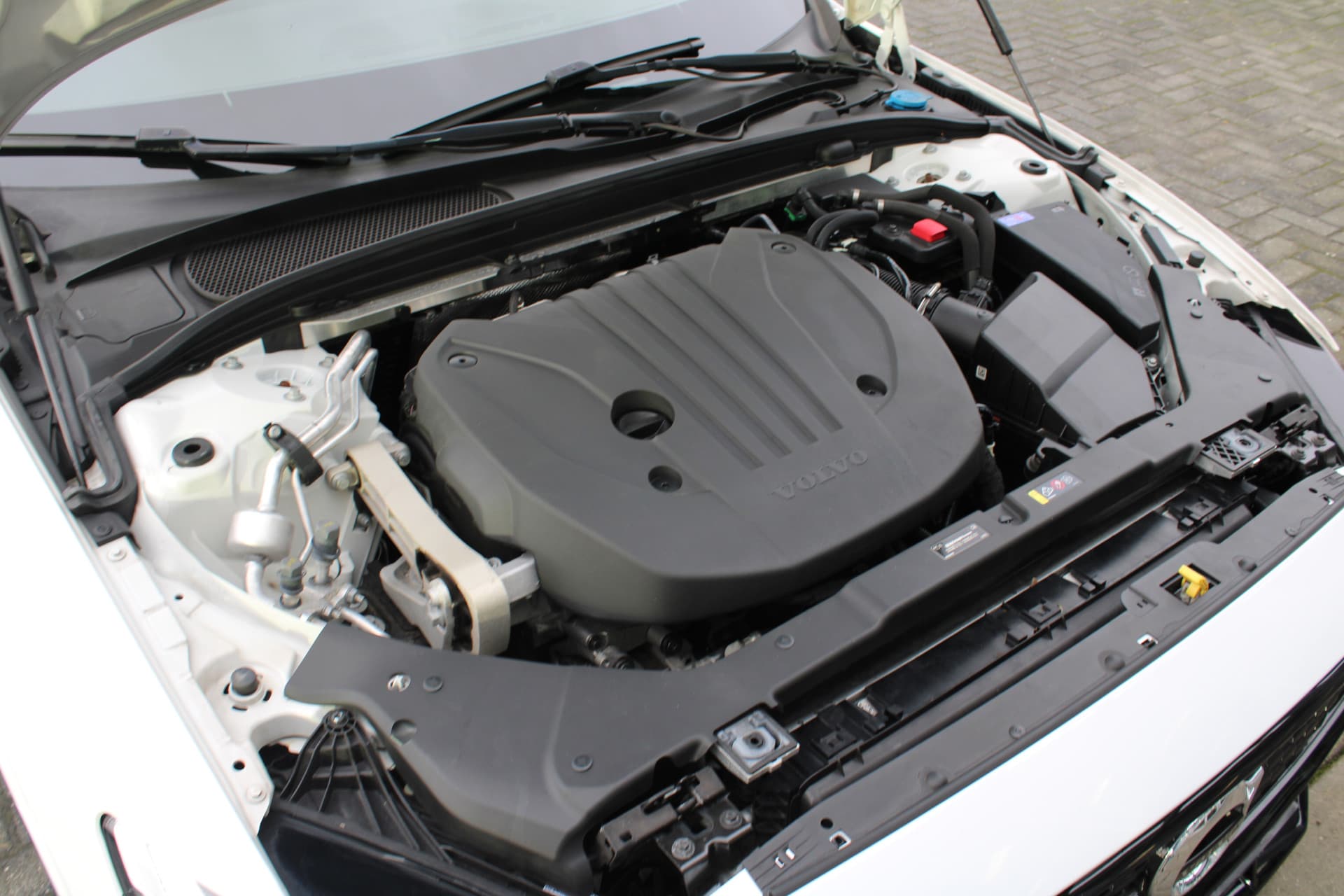 Volvo S60 B4 Automaat R-Design thumbnail 36