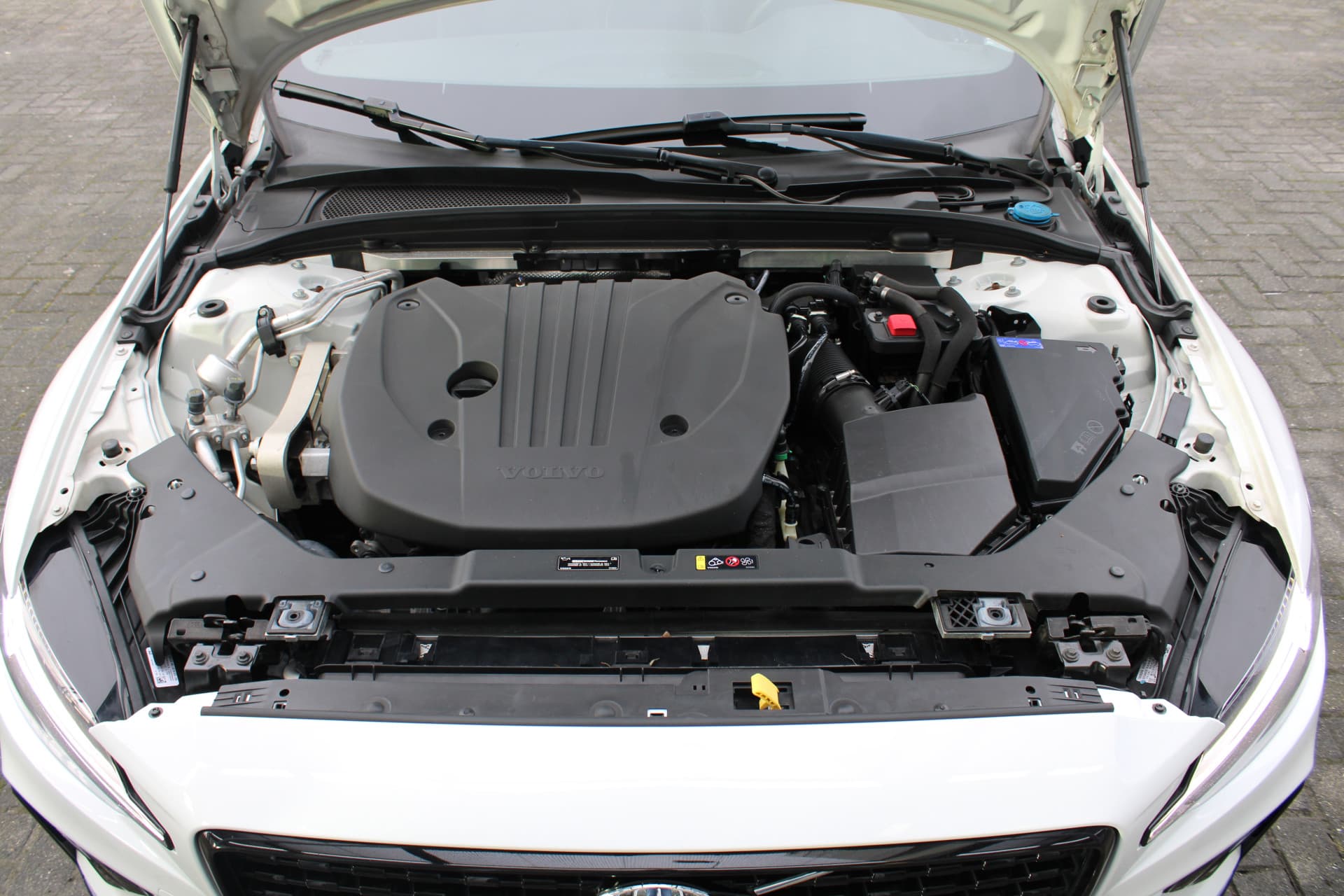 Volvo S60 B4 Automaat R-Design thumbnail 37