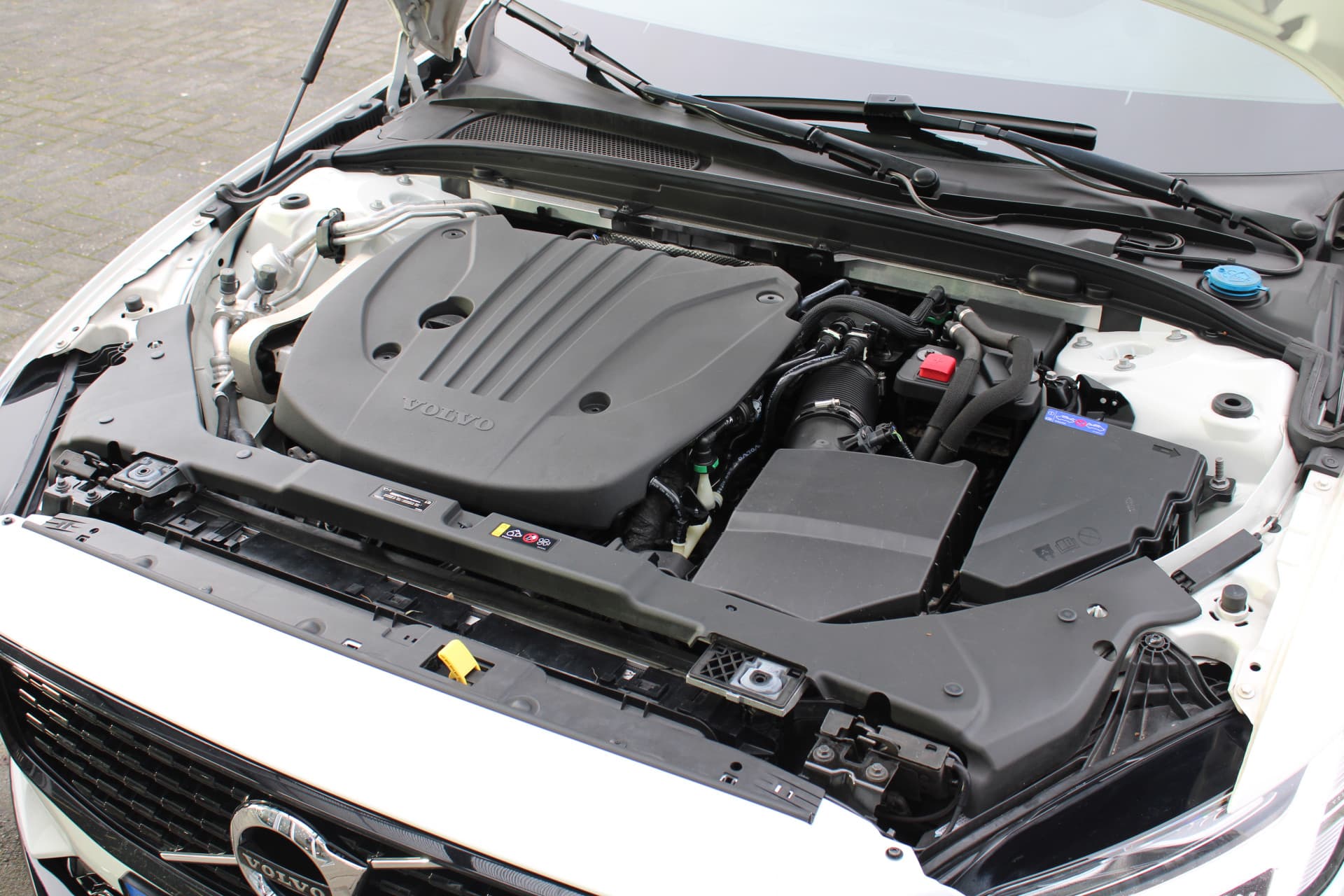 Volvo S60 B4 Automaat R-Design thumbnail 38