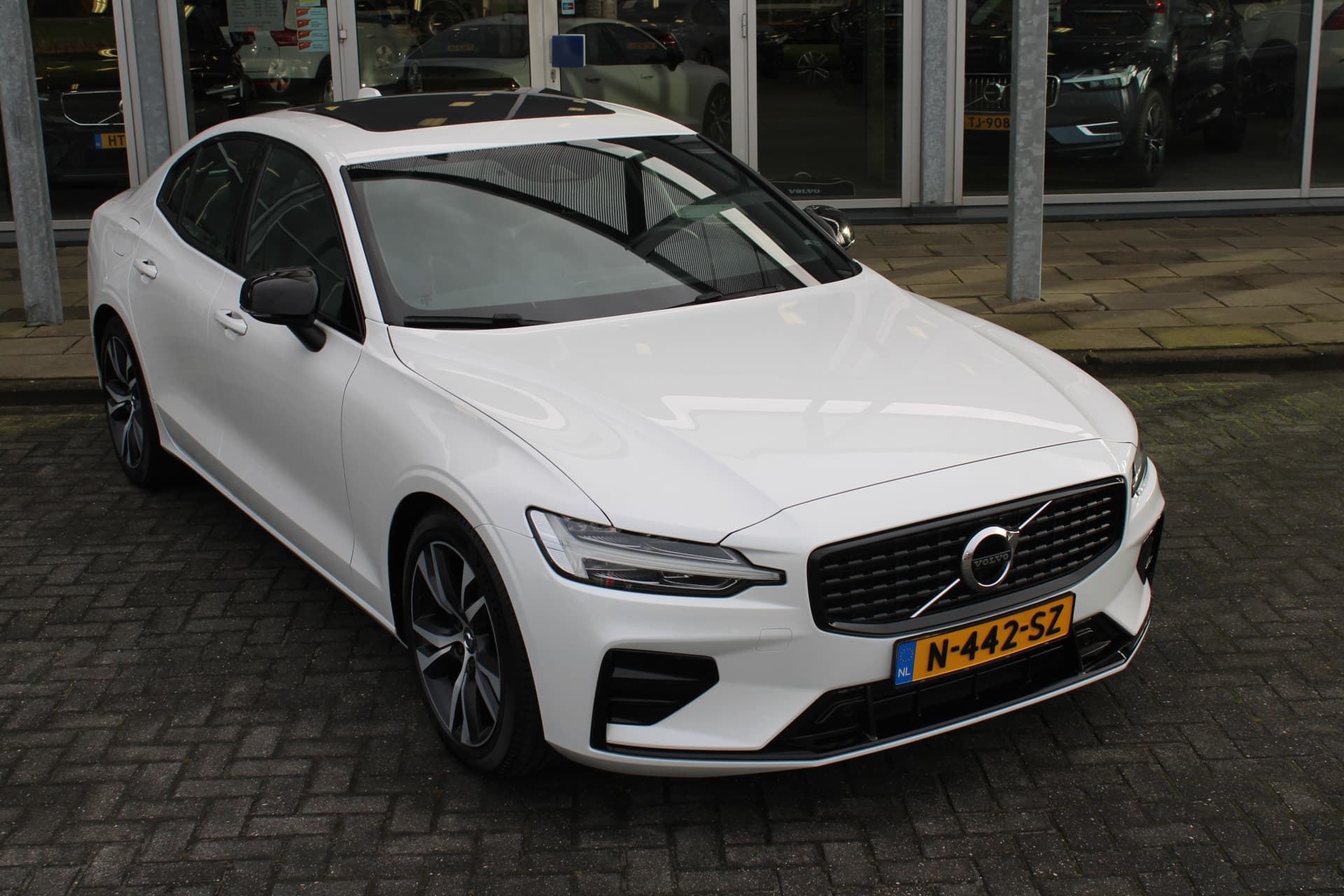 Volvo S60 B4 Automaat R-Design thumbnail 60