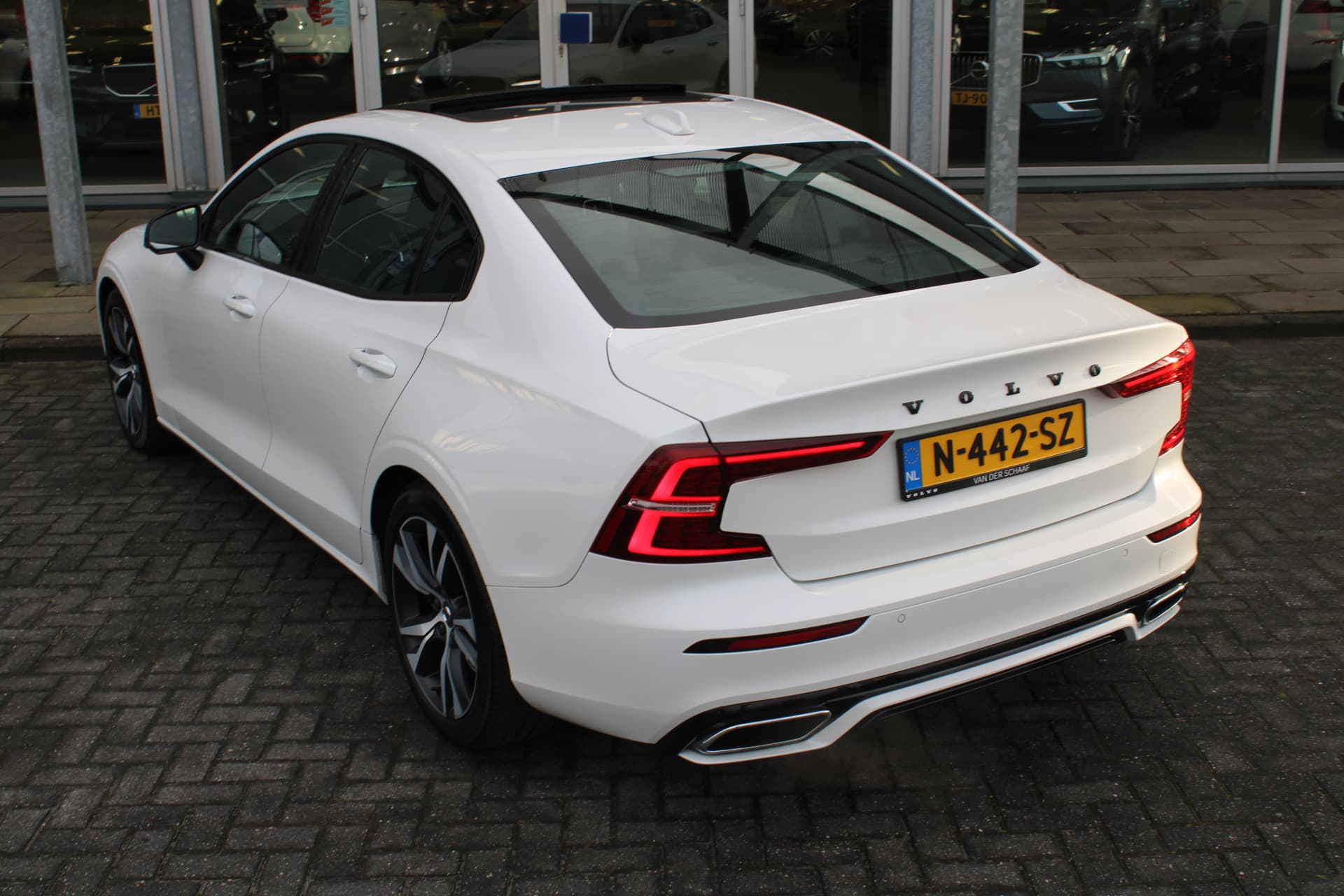 Volvo S60 B4 Automaat R-Design thumbnail 64