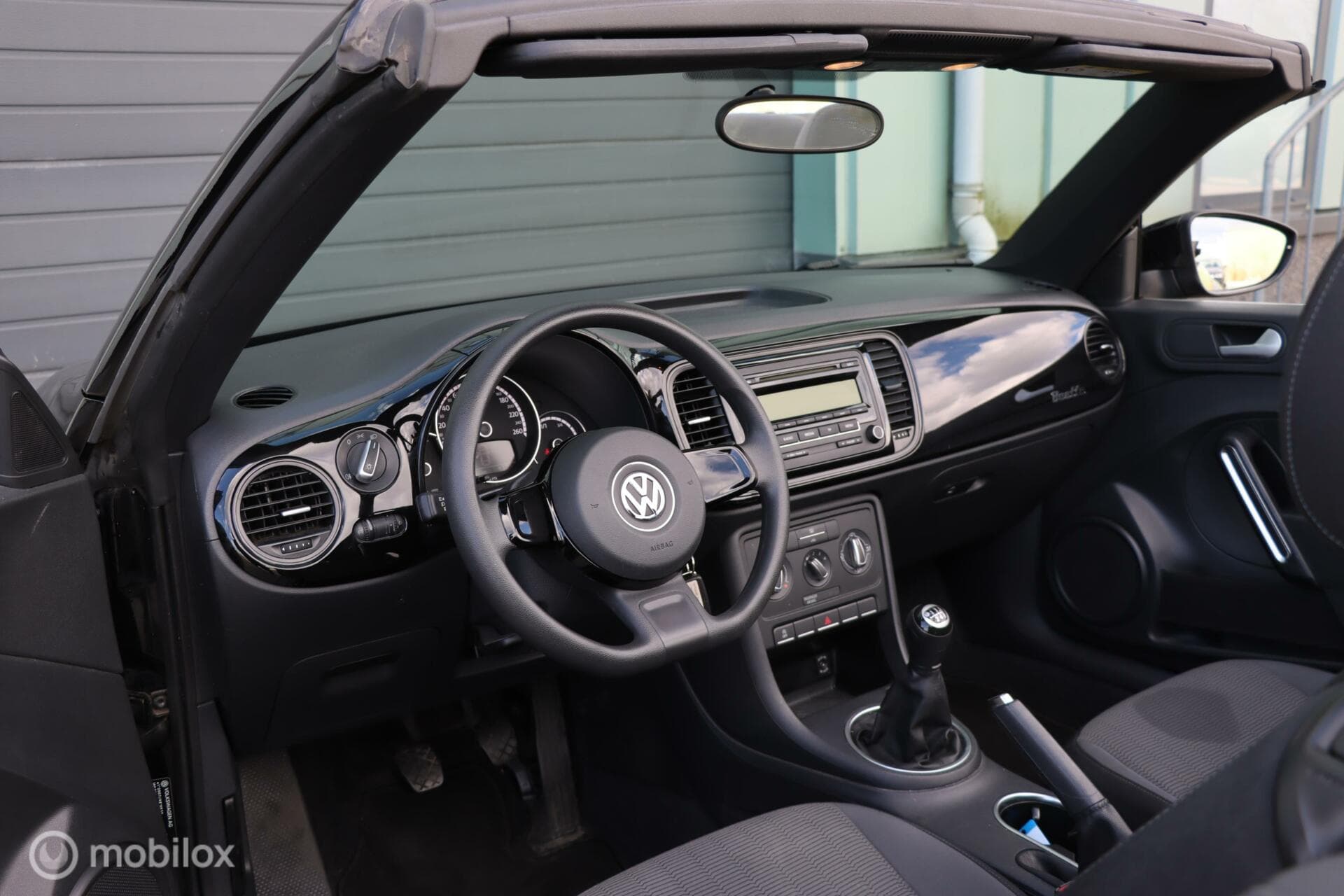 Volkswagen Beetle thumbnail 6