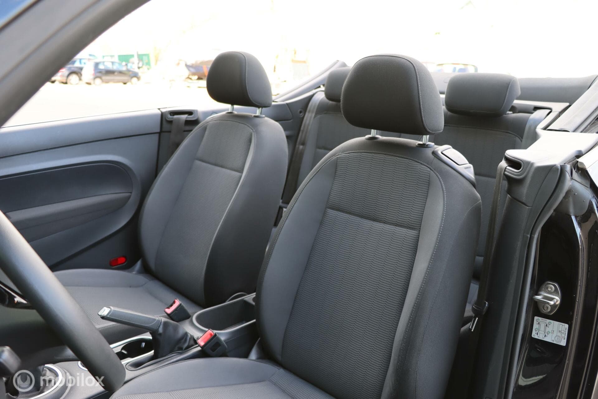 Volkswagen Beetle thumbnail 7