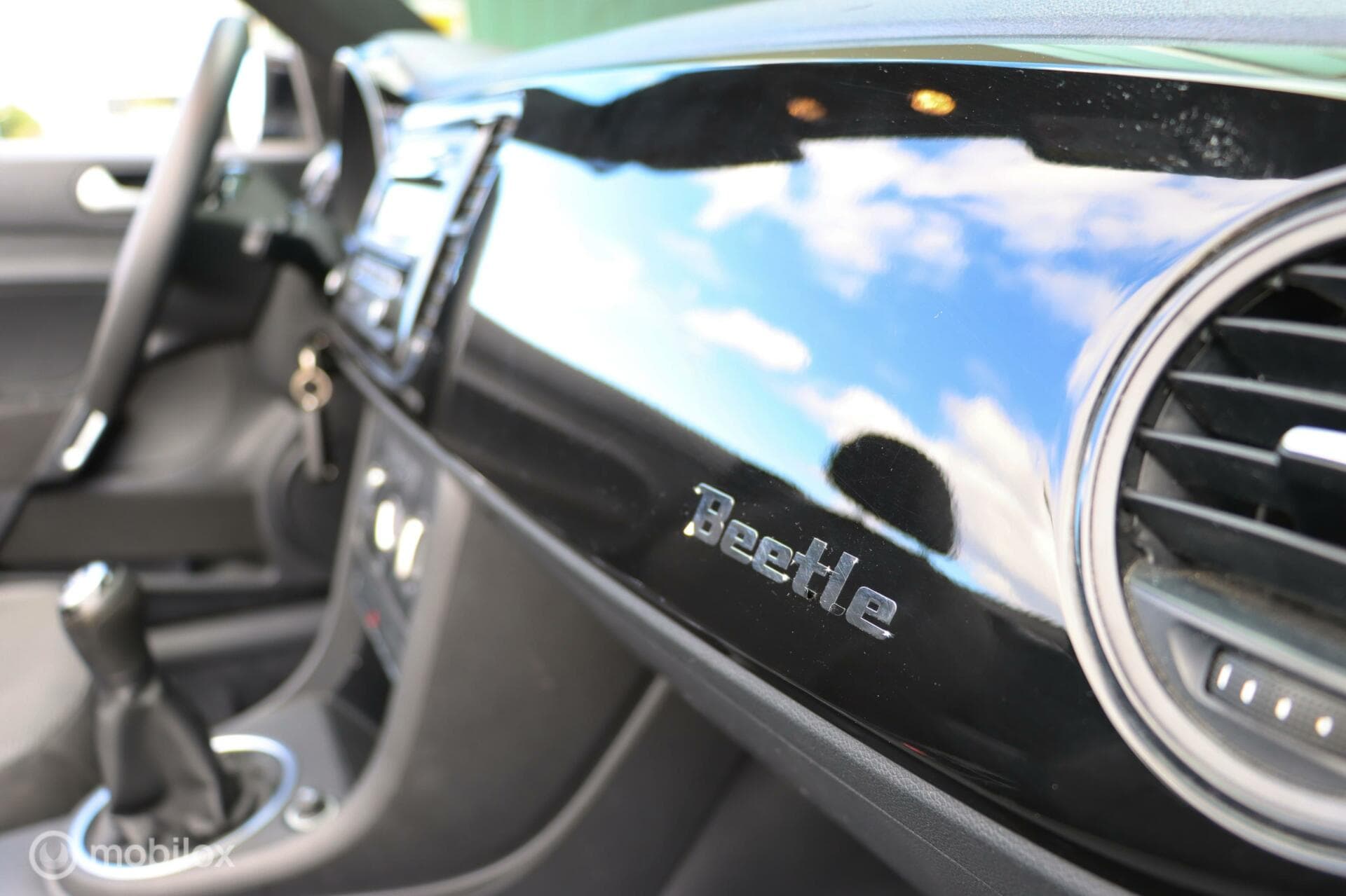 Volkswagen Beetle thumbnail 17