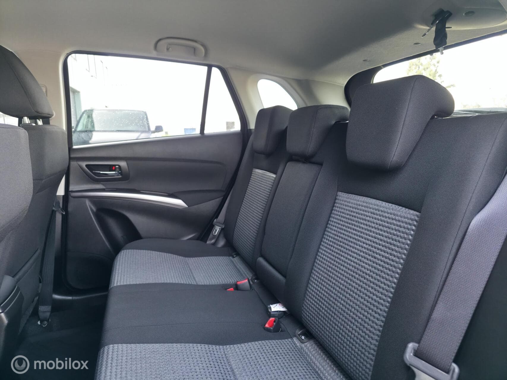 Suzuki S-Cross thumbnail 10