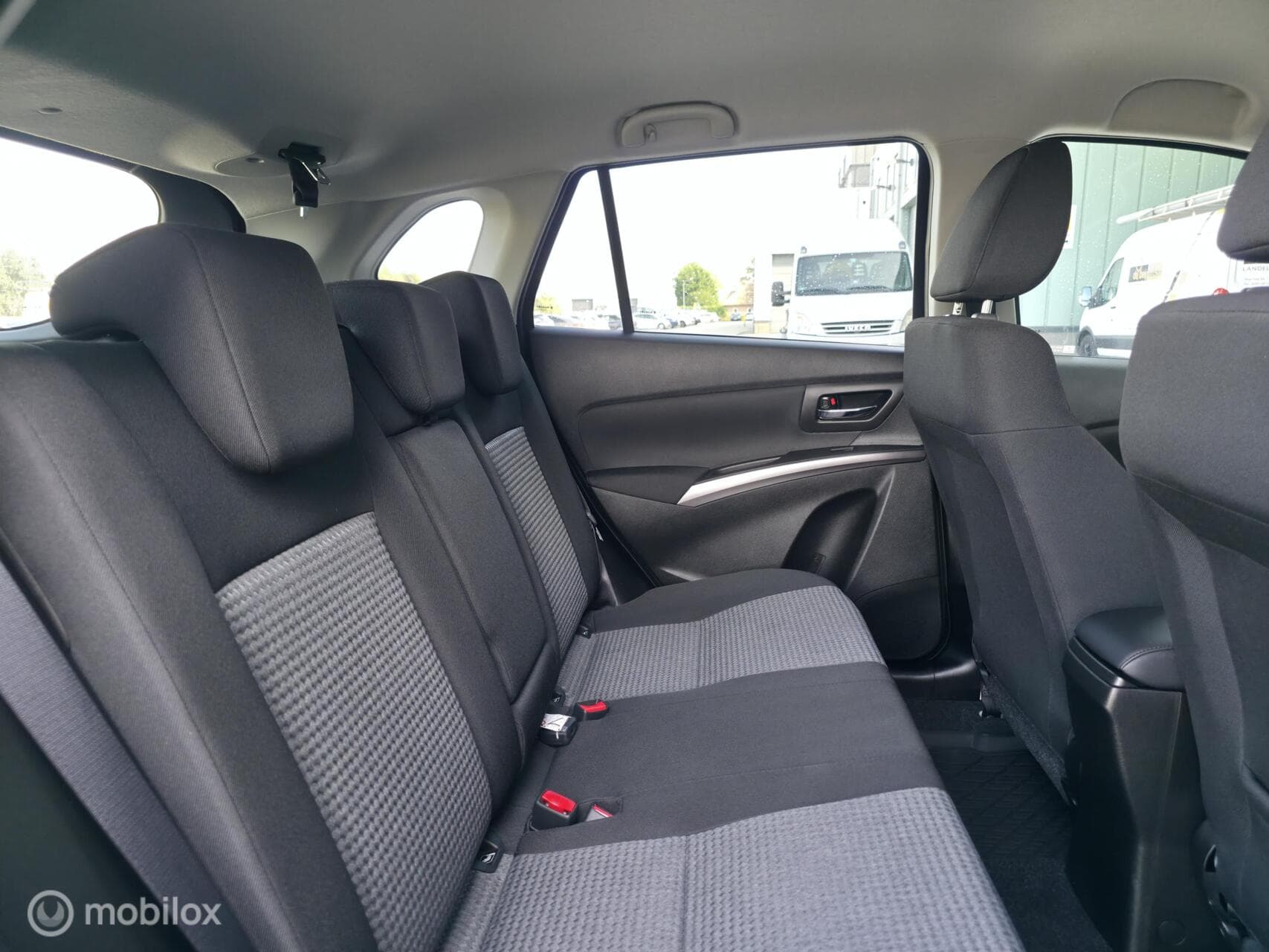 Suzuki S-Cross thumbnail 11